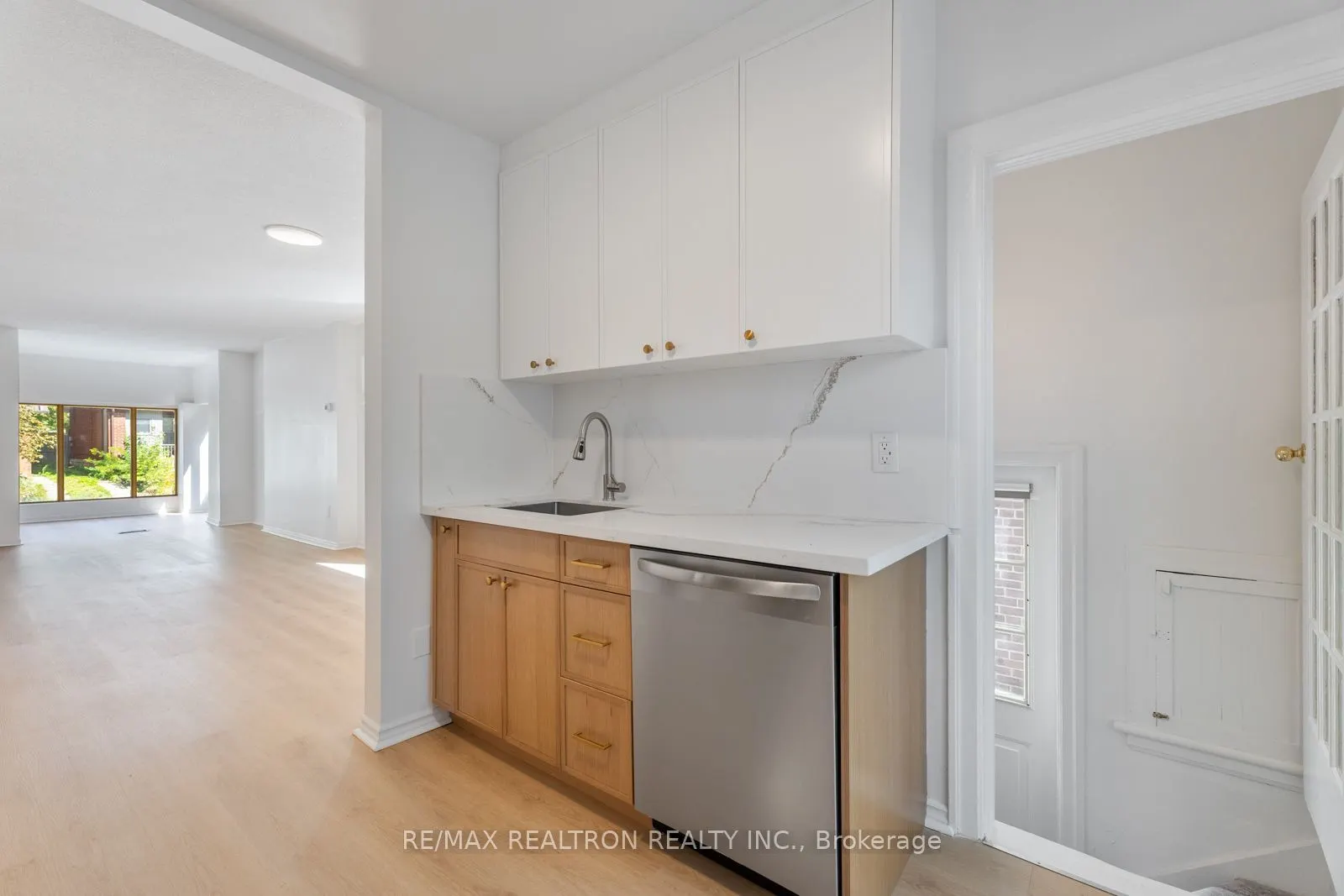 38 Henning Avenue