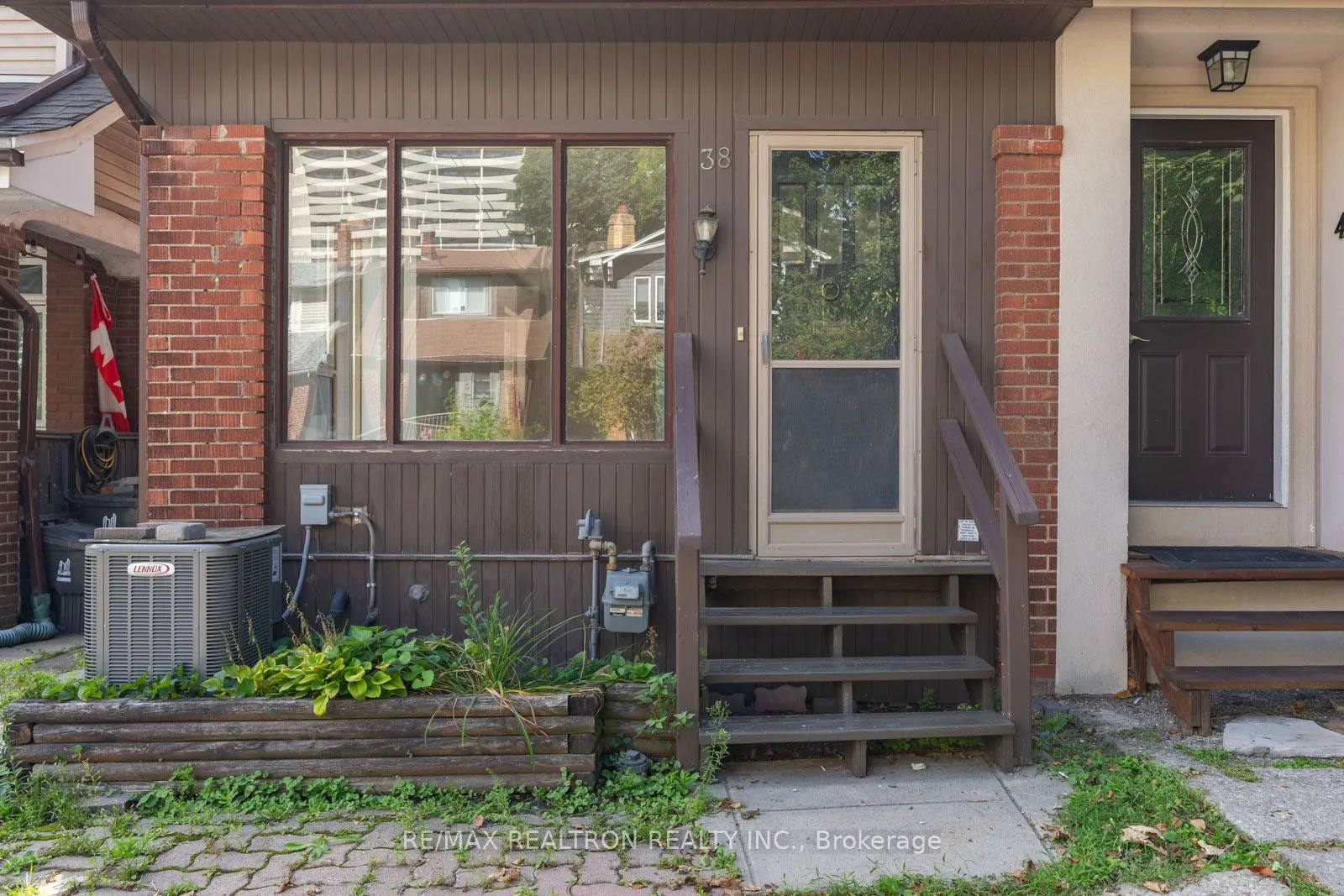 38 Henning Avenue