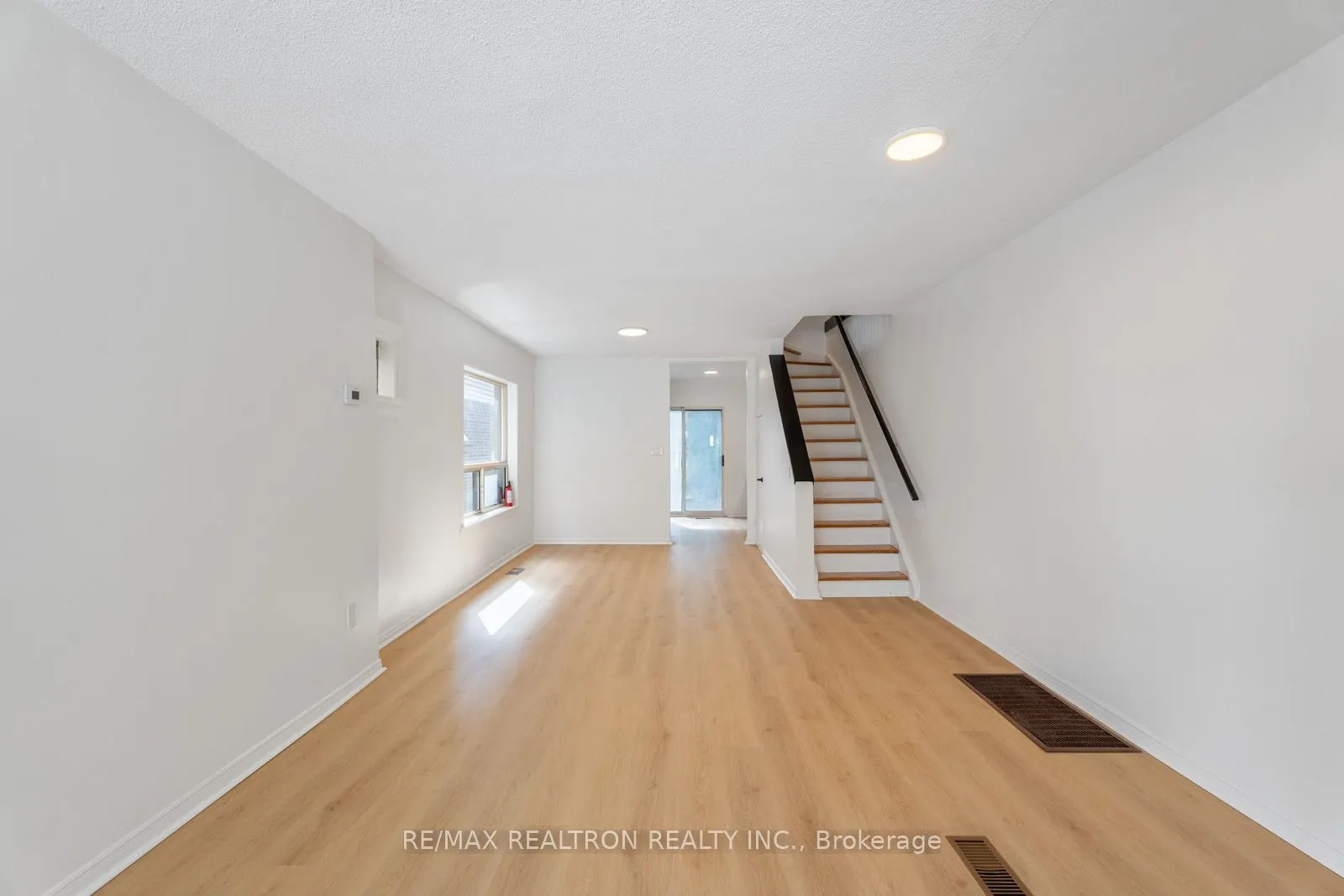 38 Henning Avenue