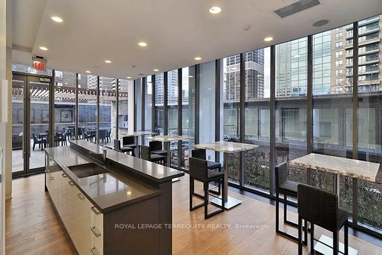 33 Charles Street E #3902