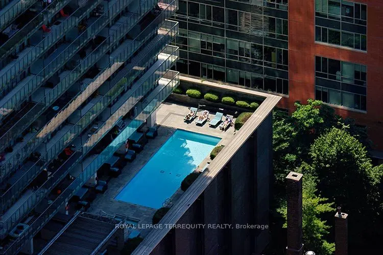 33 Charles Street E #3902