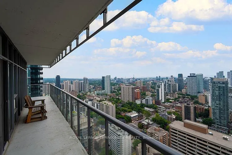 33 Charles Street E #3902