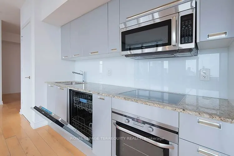 33 Charles Street E #3902