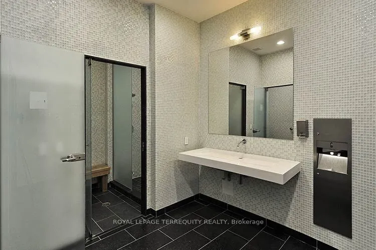 33 Charles Street E #3902