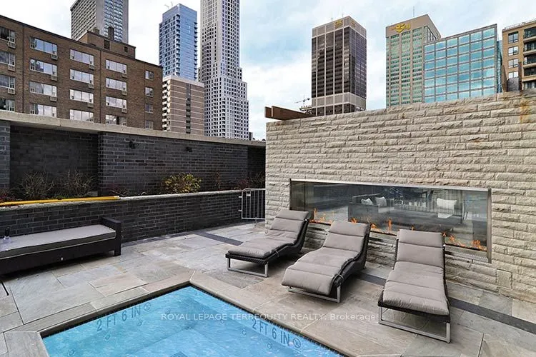 33 Charles Street E #3902