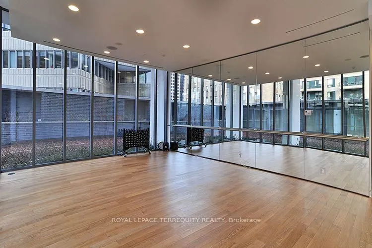 33 Charles Street E #3902