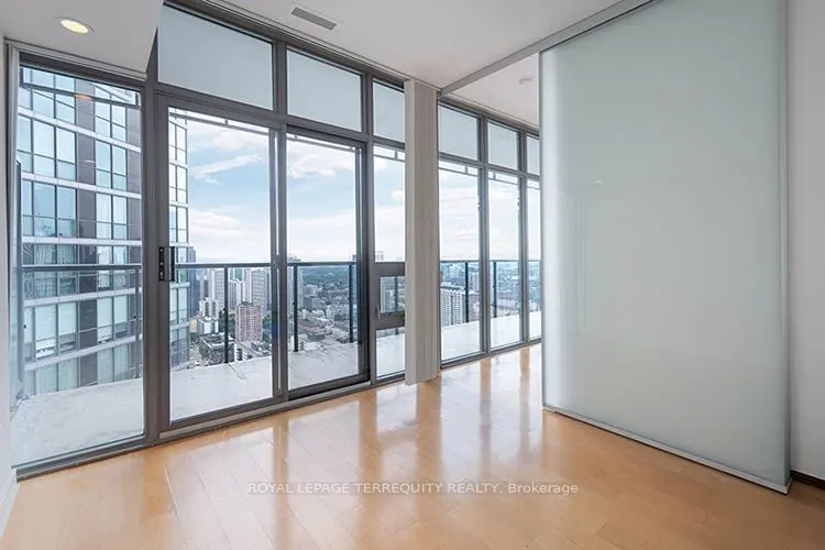 33 Charles Street E #3902