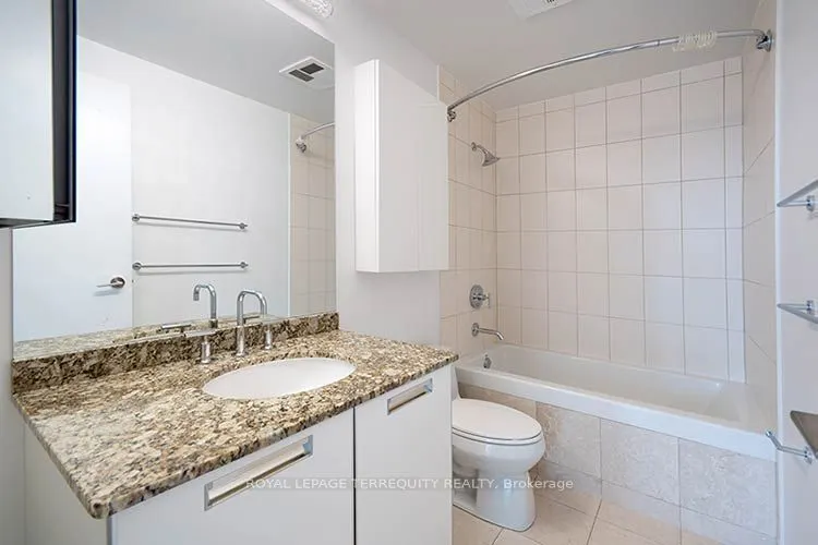 33 Charles Street E #3902