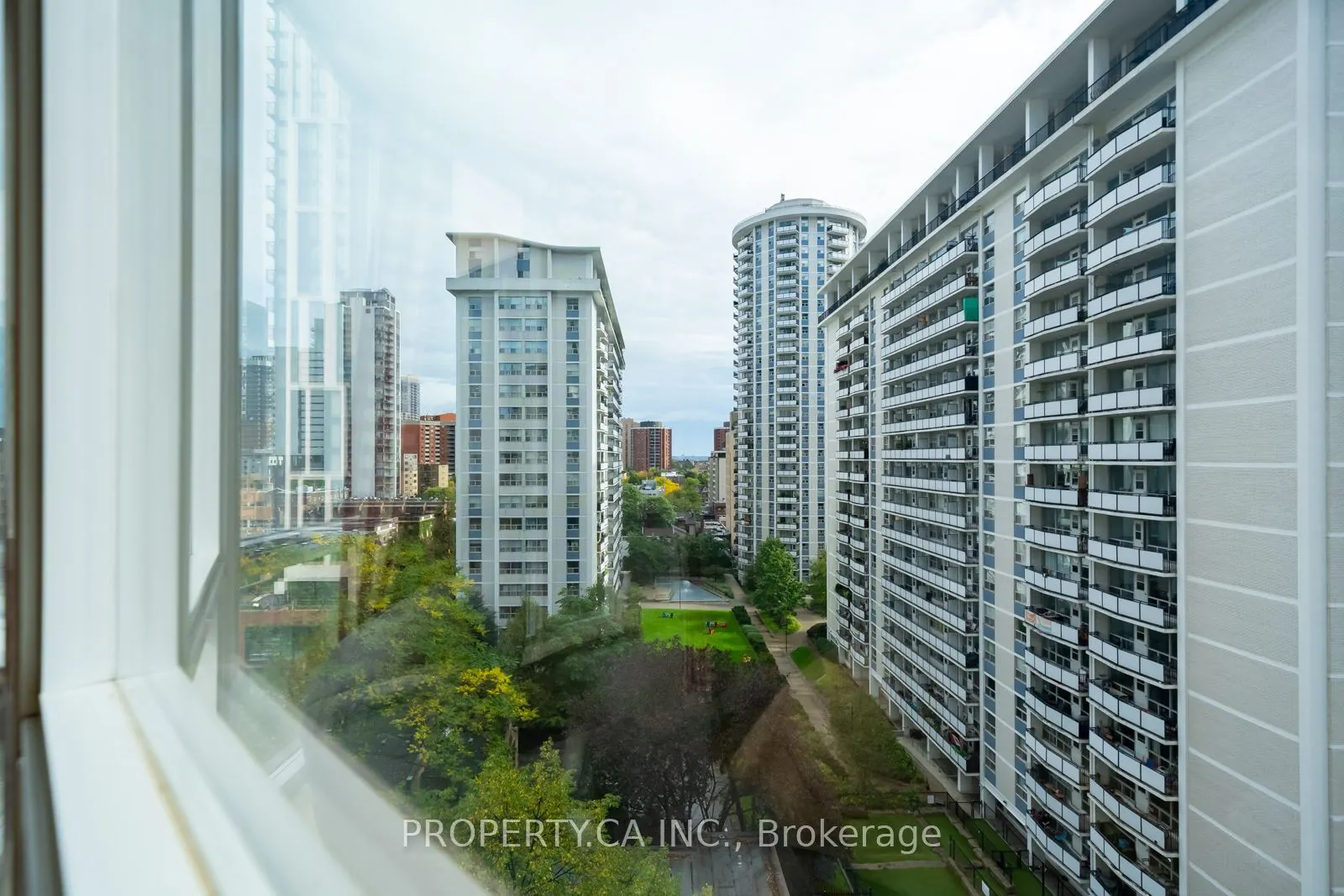 25 Maitland Street W #1001