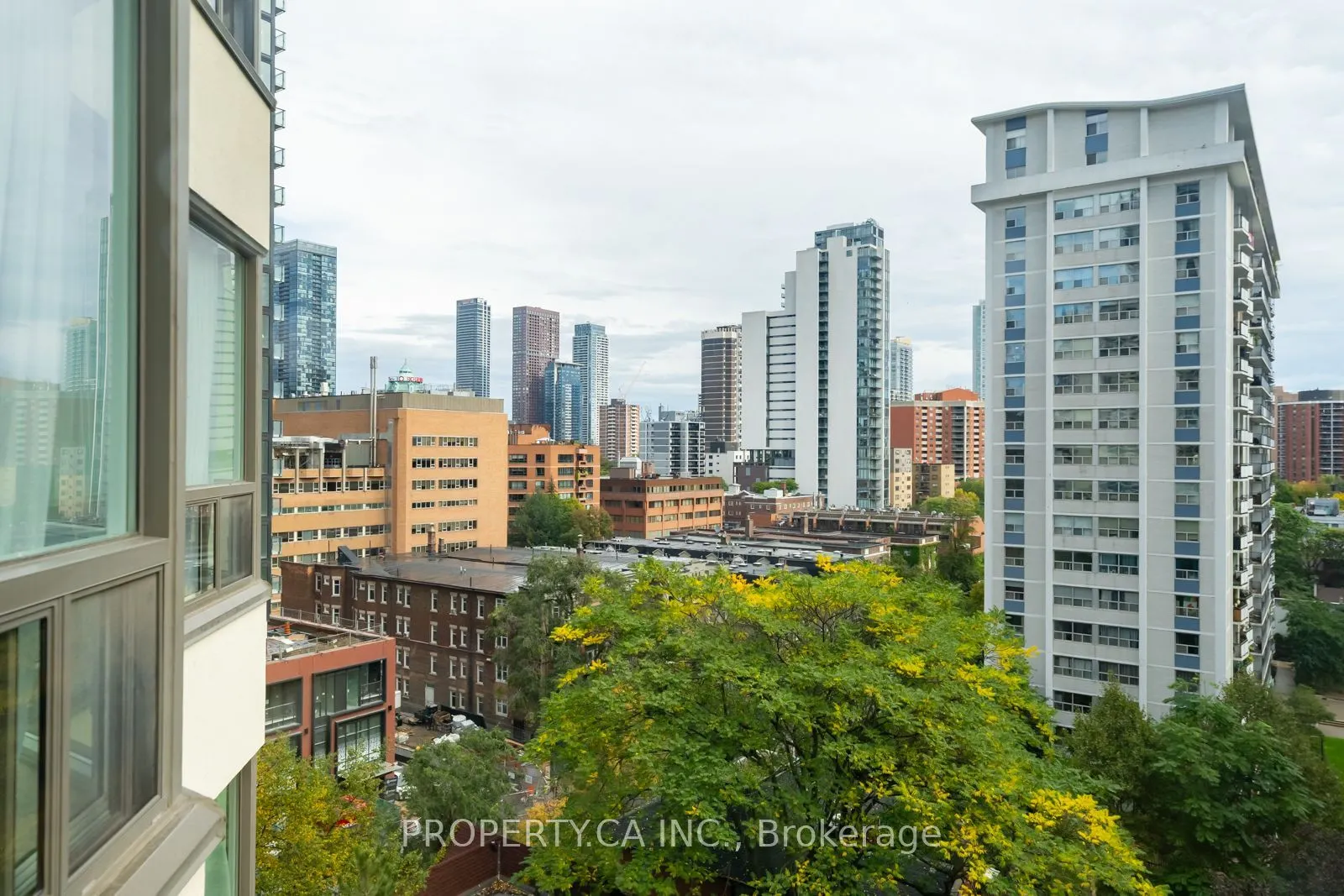 25 Maitland Street W #1001