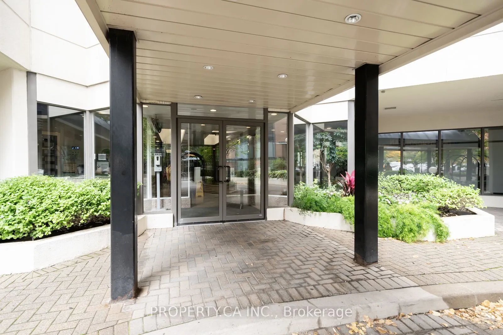 25 Maitland Street W #1001