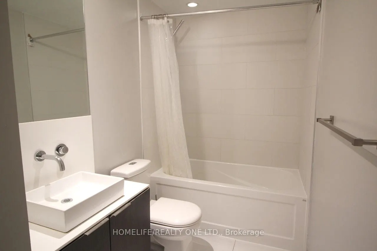 159 Dundas Street E #614