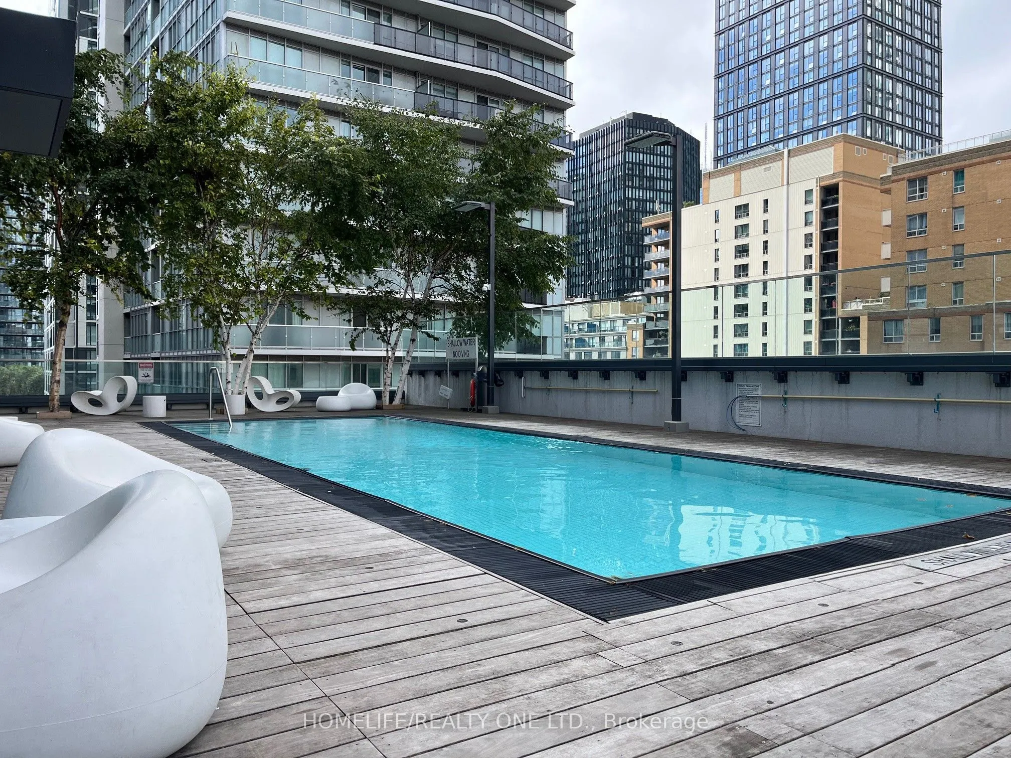 159 Dundas Street E #614