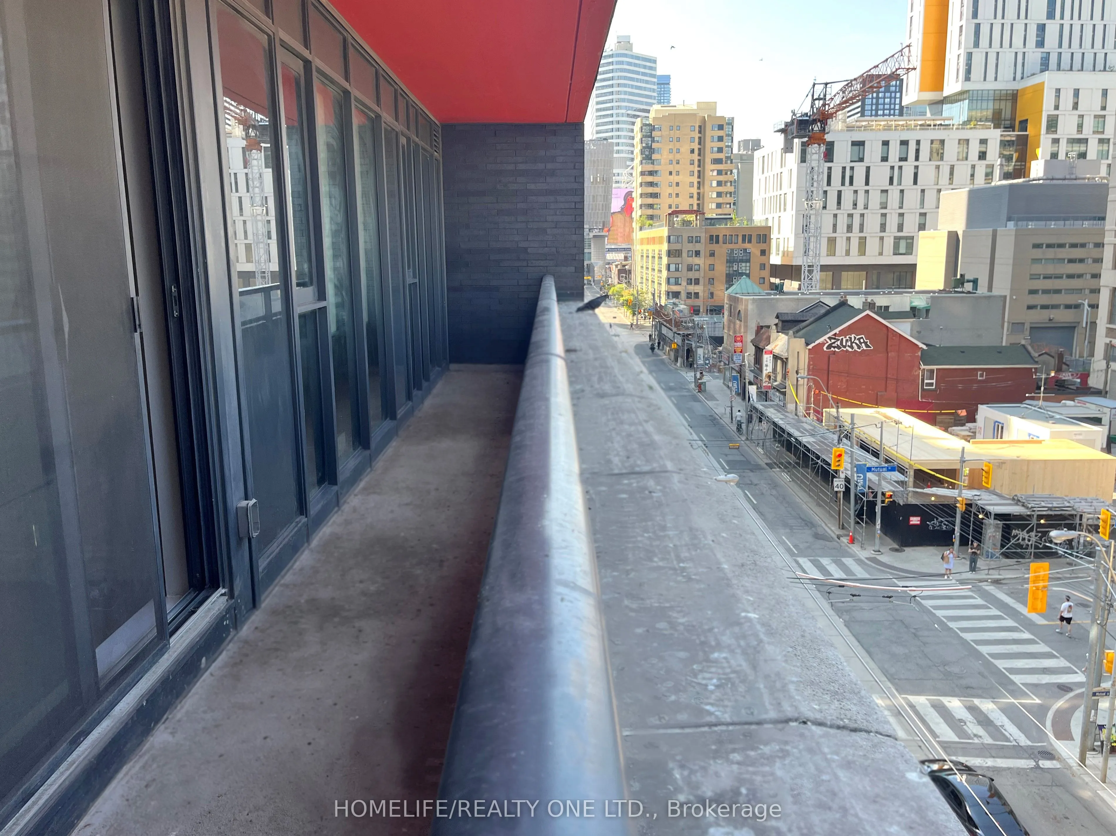 159 Dundas Street E #614
