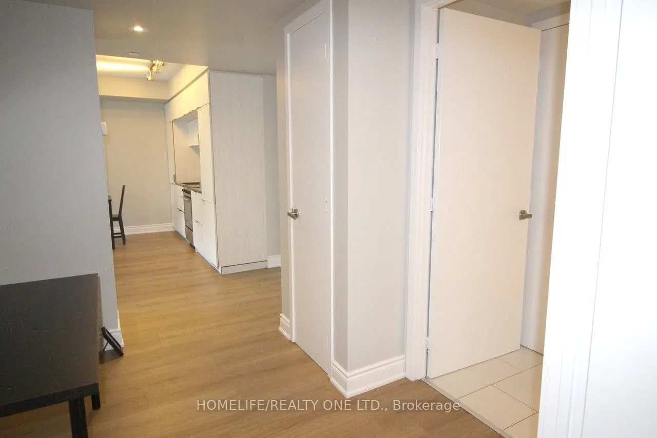 159 Dundas Street E #614