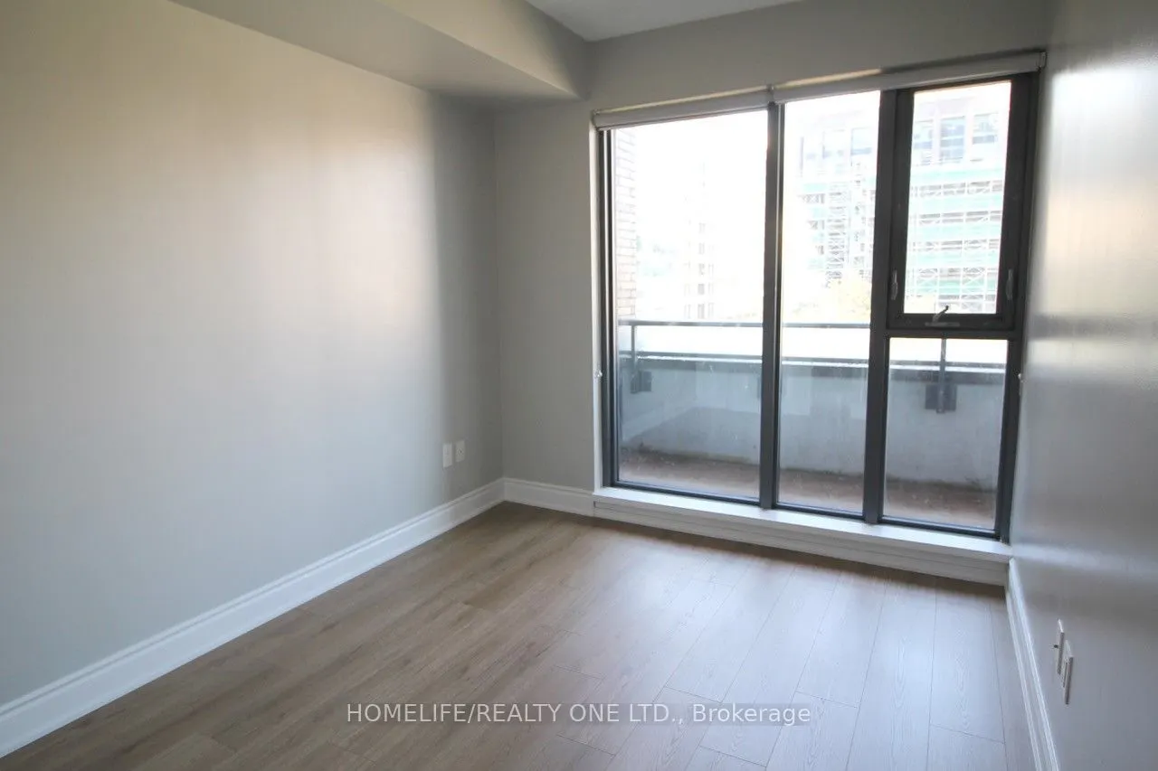 159 Dundas Street E #614
