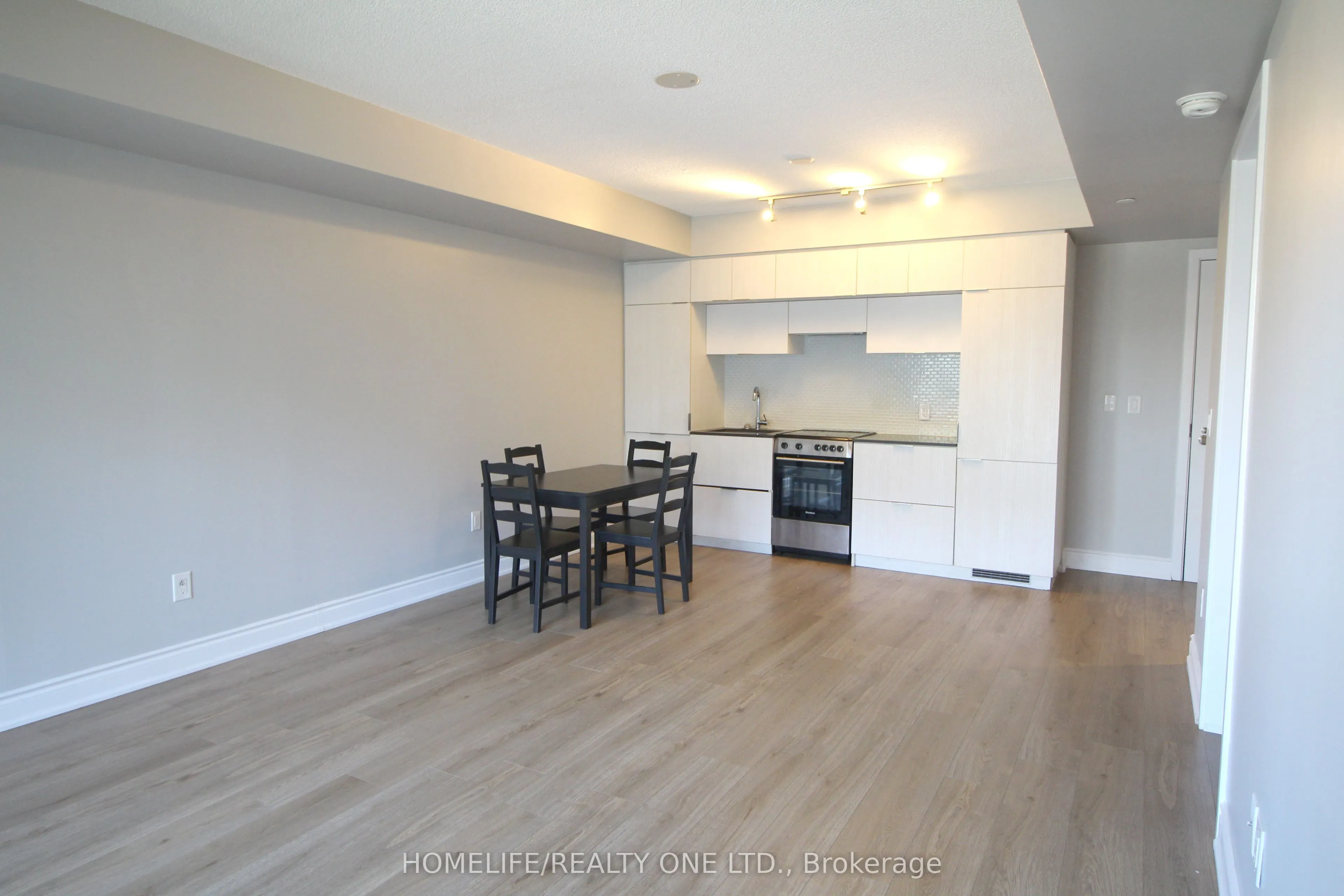 159 Dundas Street E #614