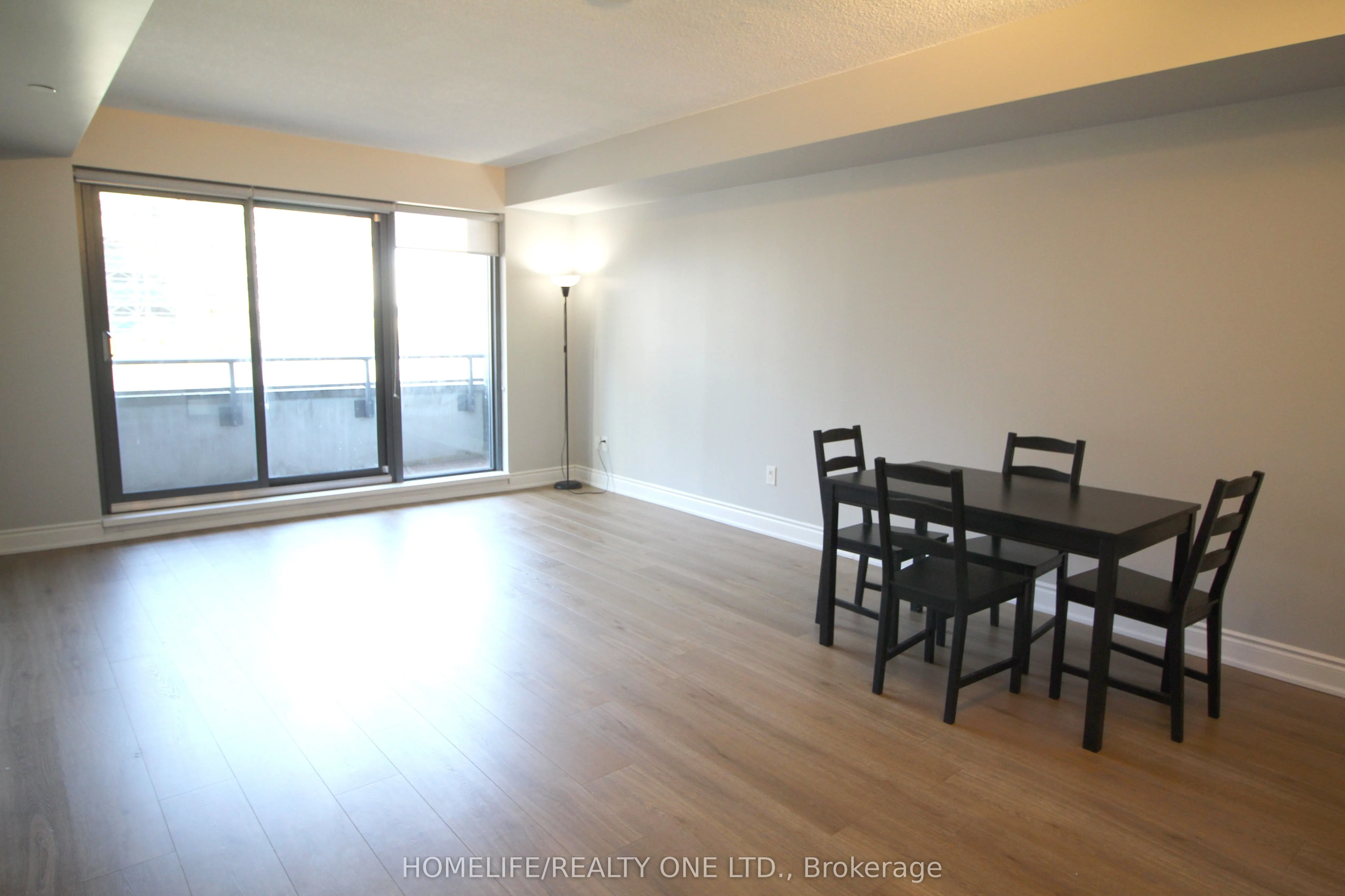 159 Dundas Street E #614