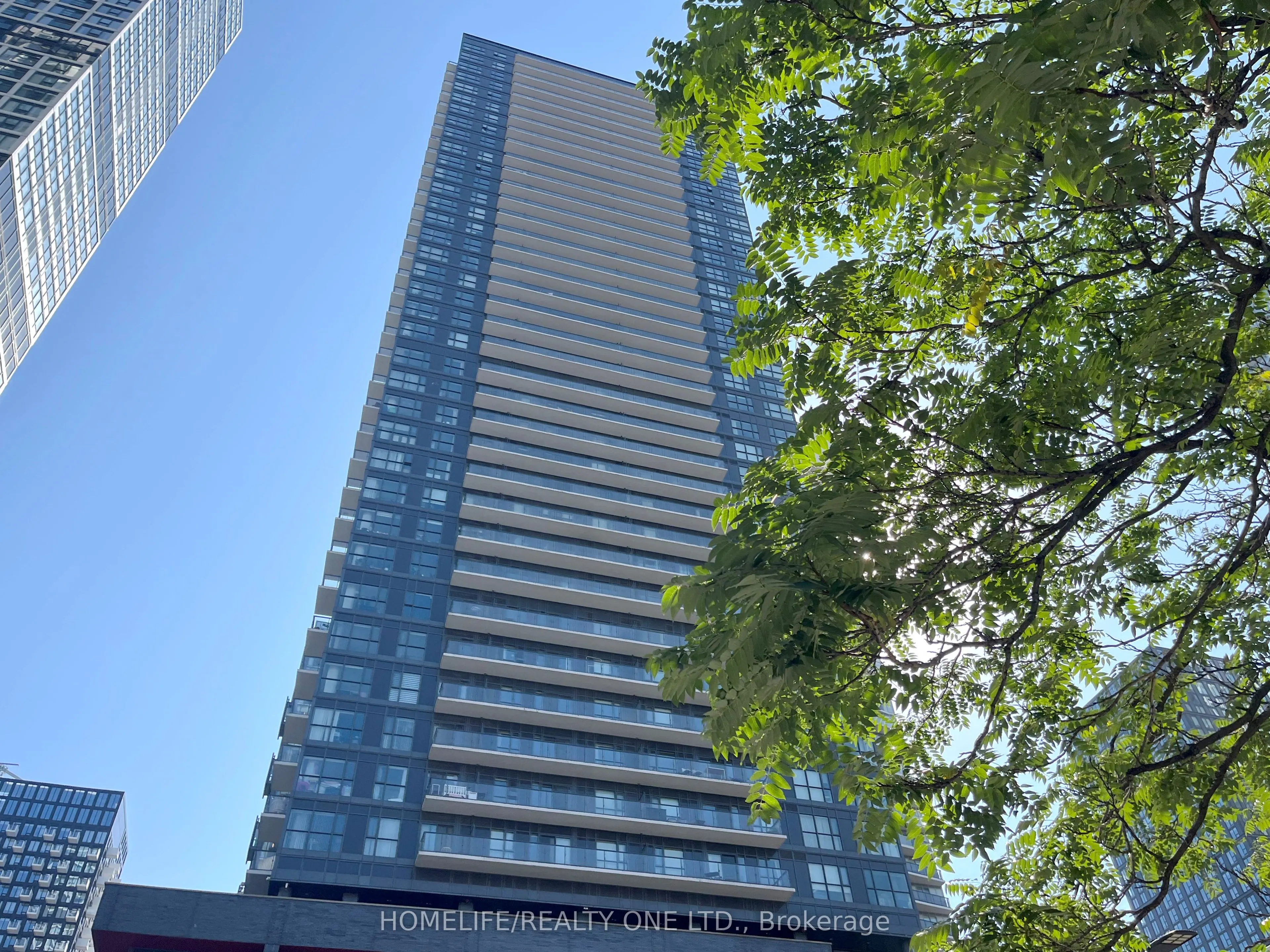 159 Dundas Street E #614