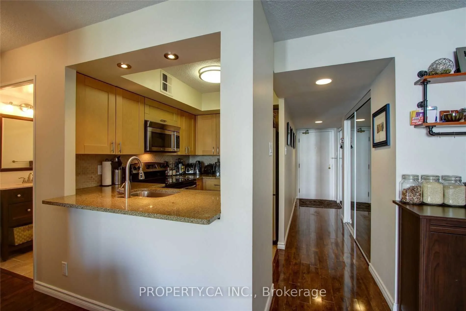 92 King Street E #606