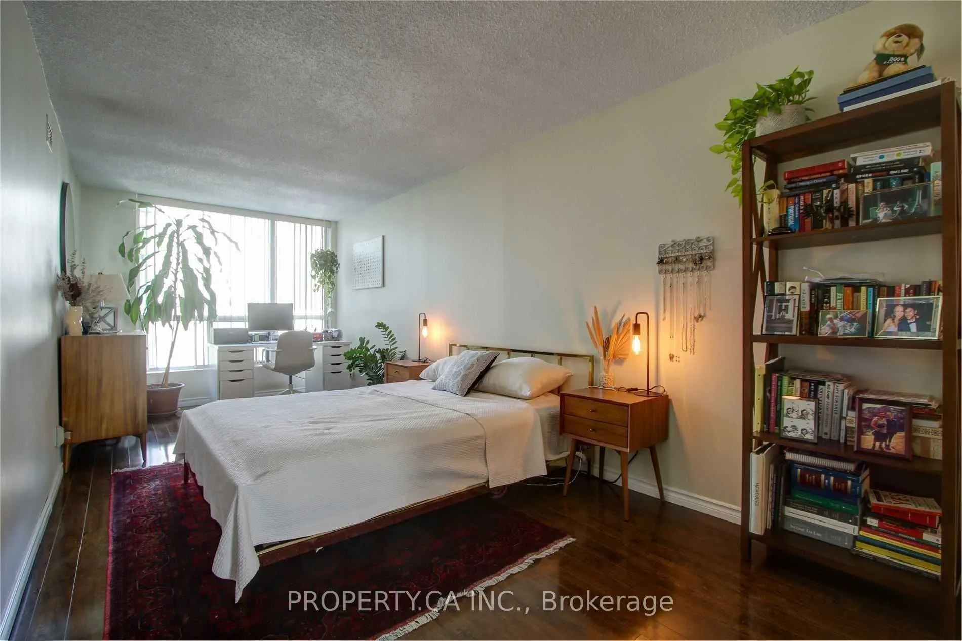 92 King Street E #606