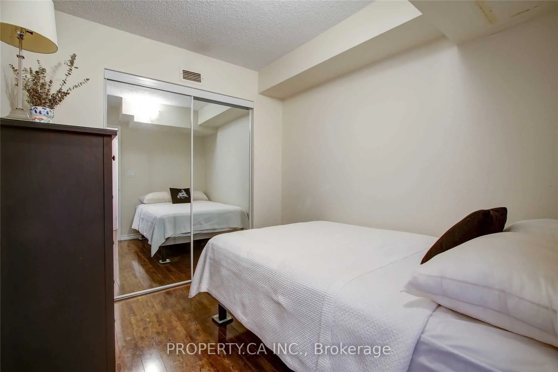 92 King Street E #606