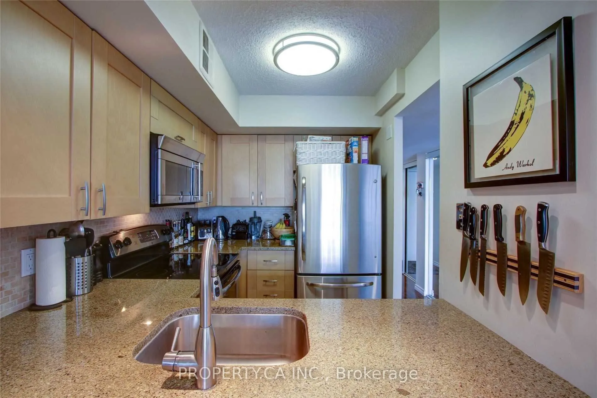 92 King Street E #606