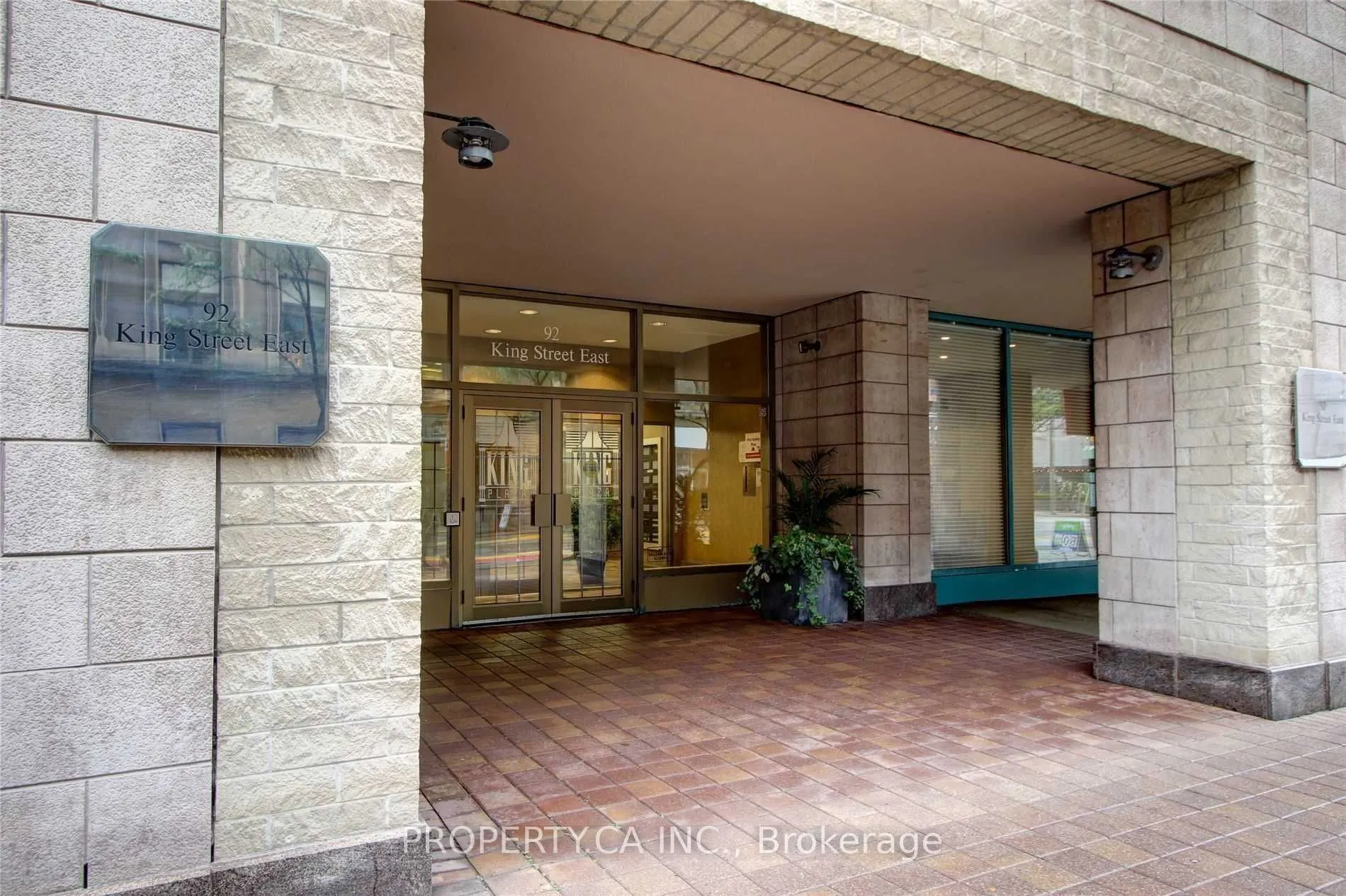 92 King Street E #606