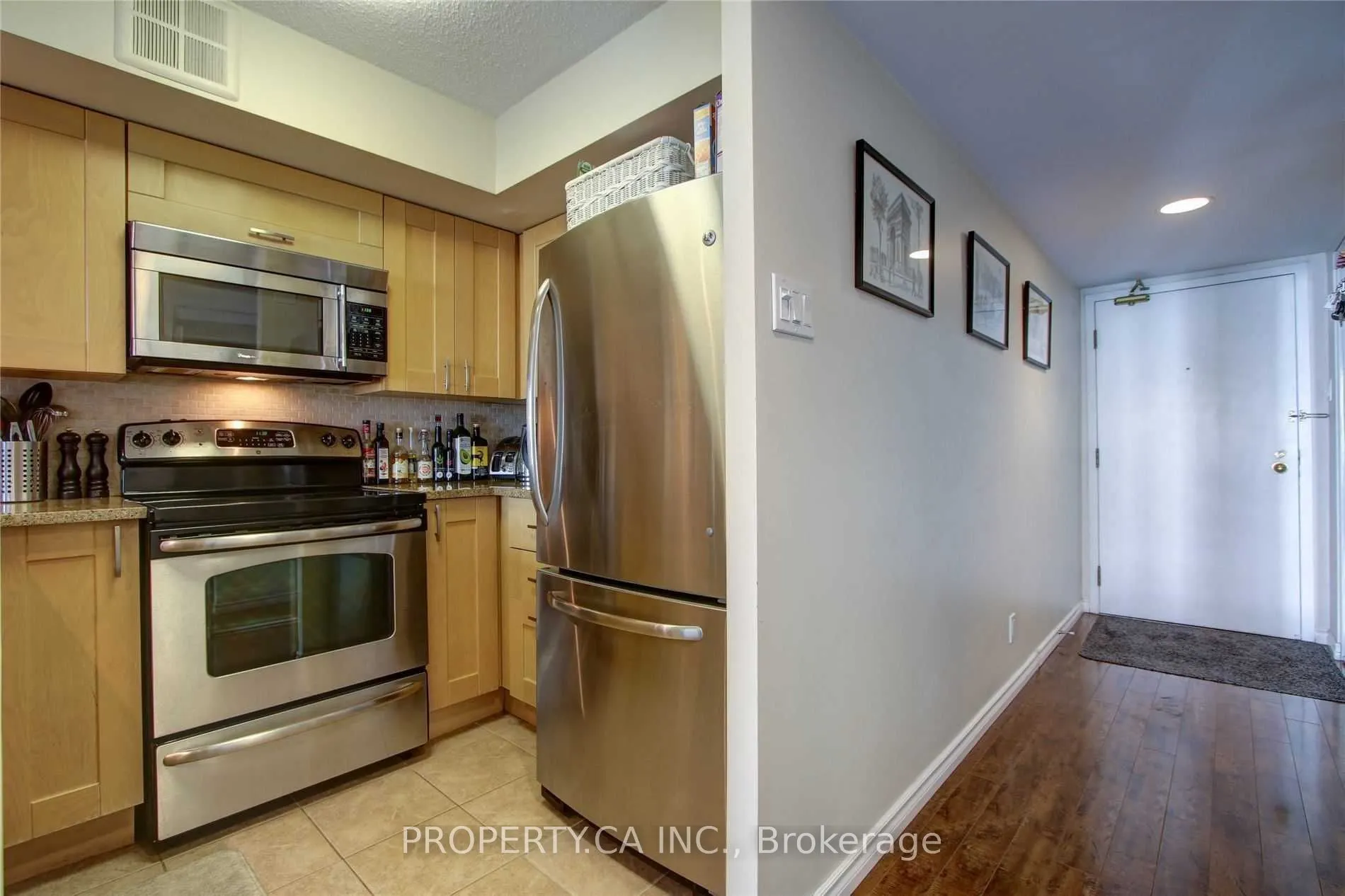 92 King Street E #606