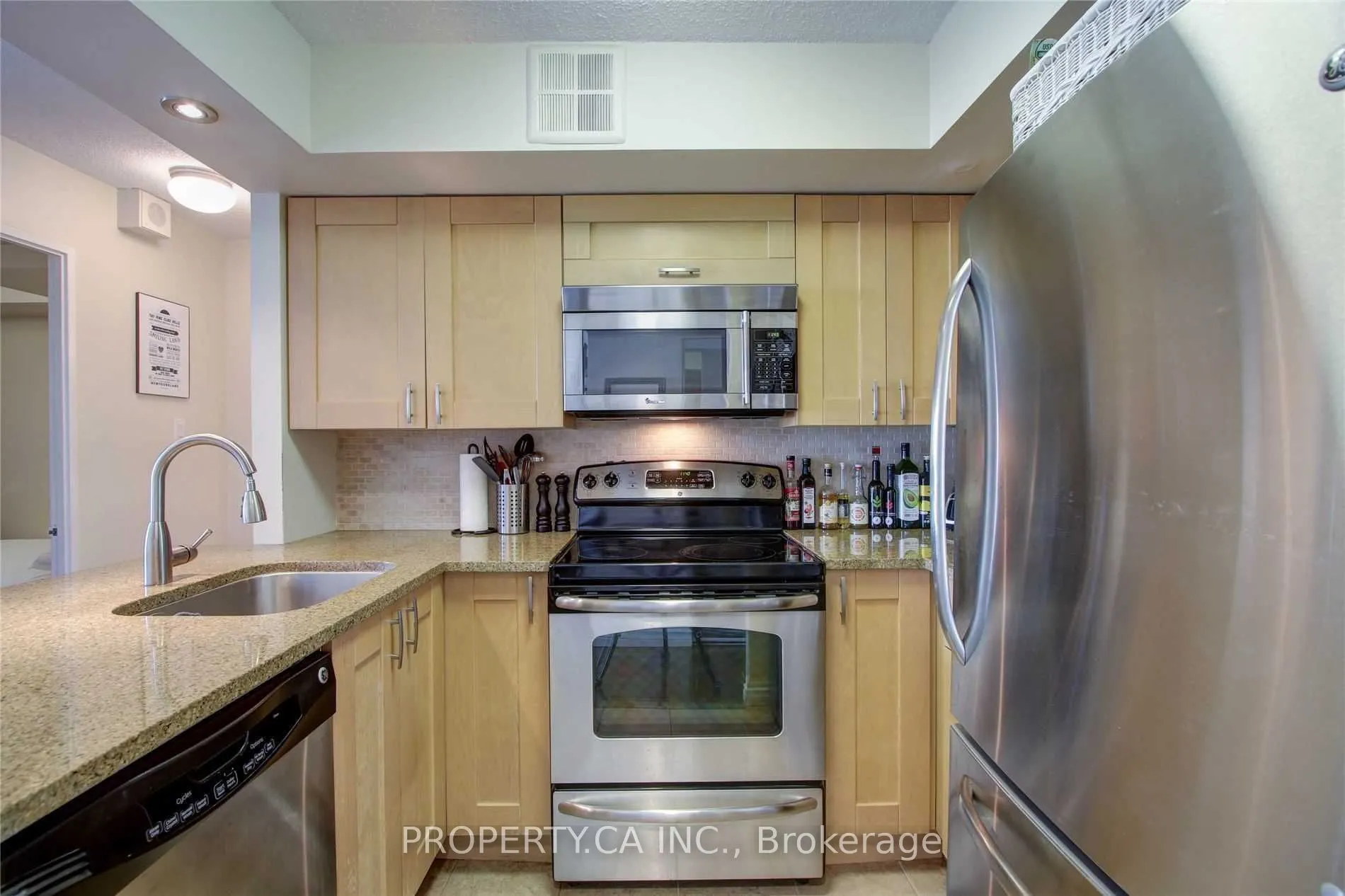 92 King Street E #606