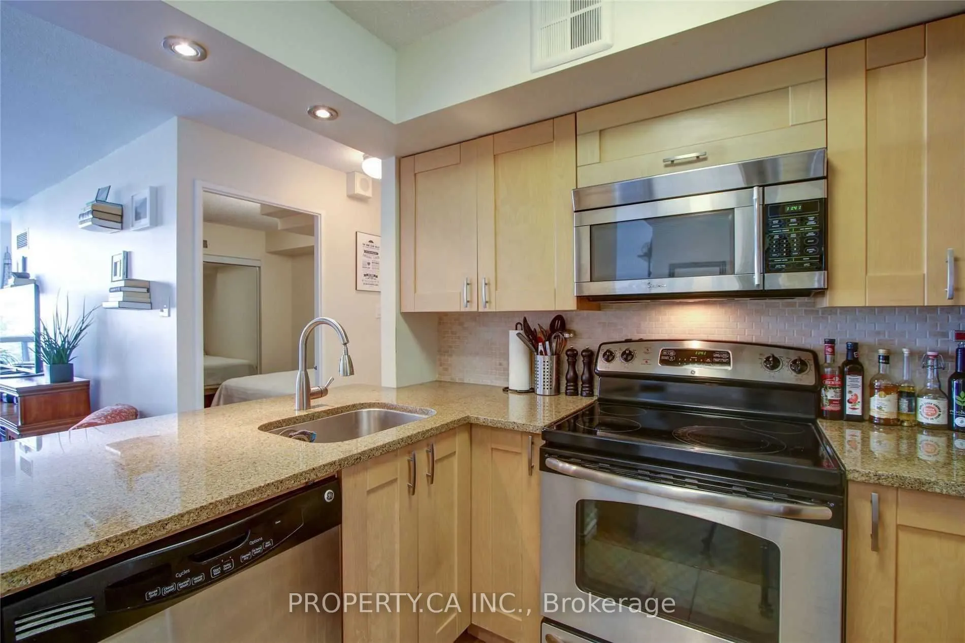 92 King Street E #606