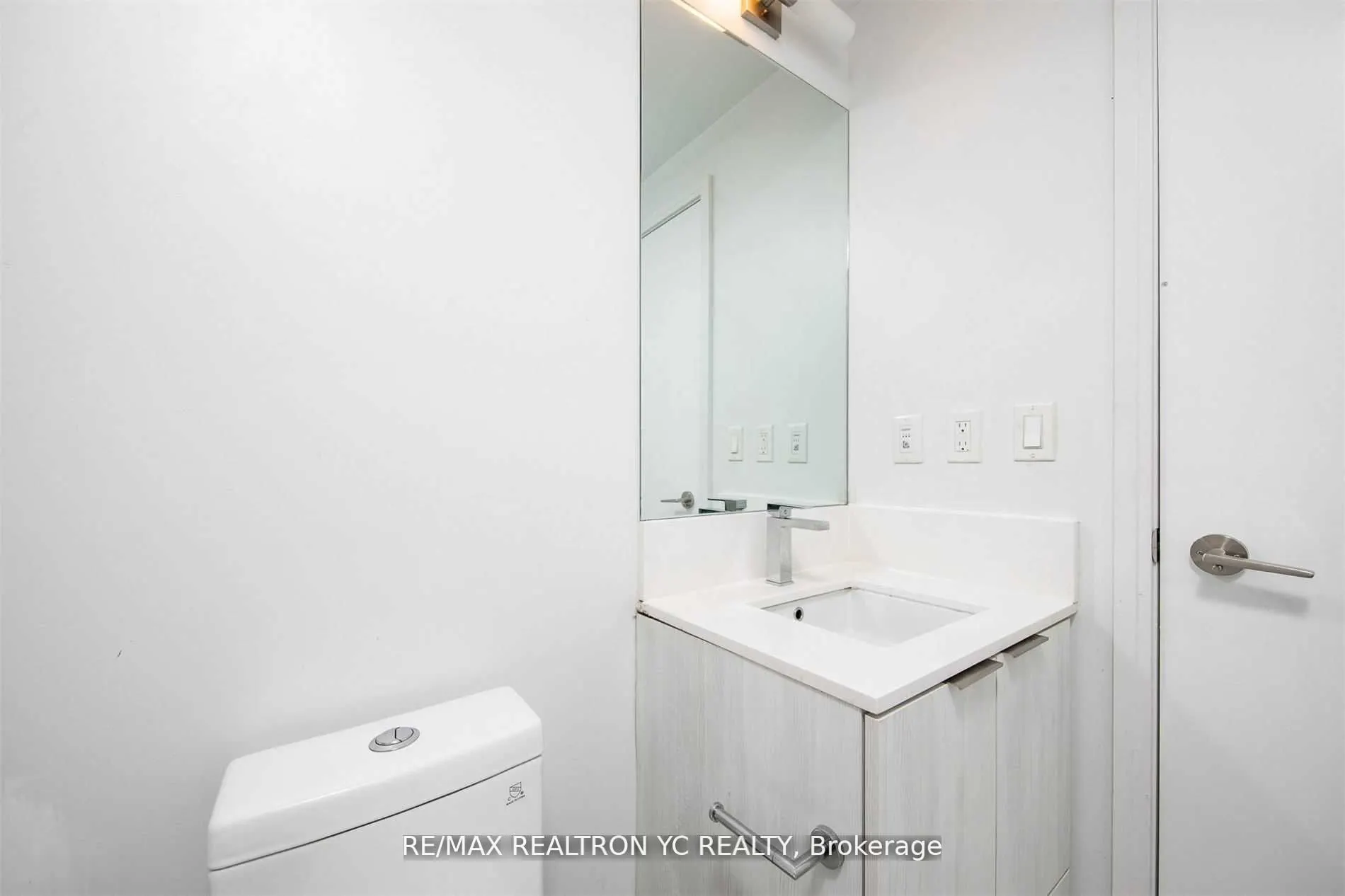 181 Dundas Street E #4007