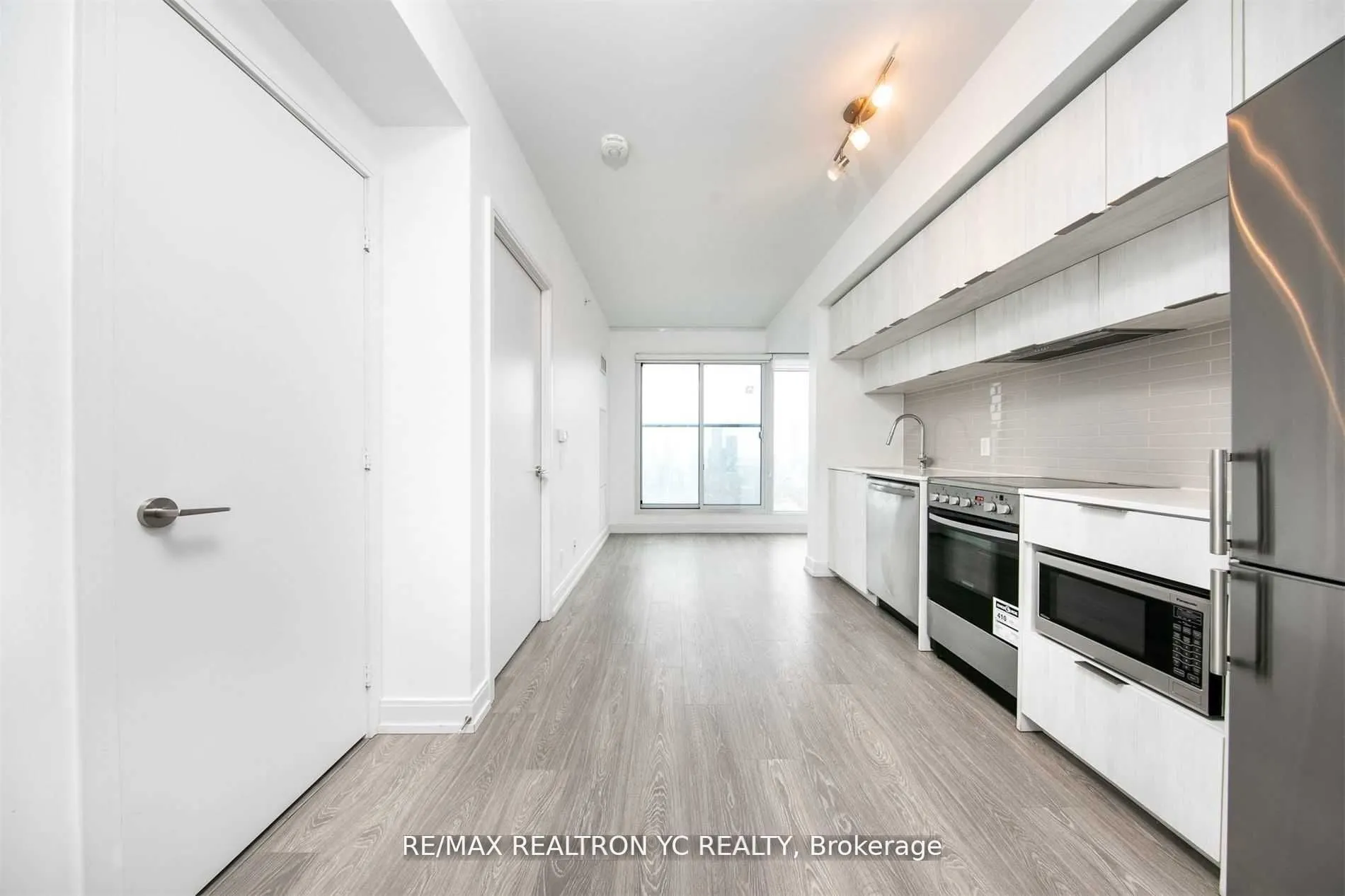 181 Dundas Street E #4007