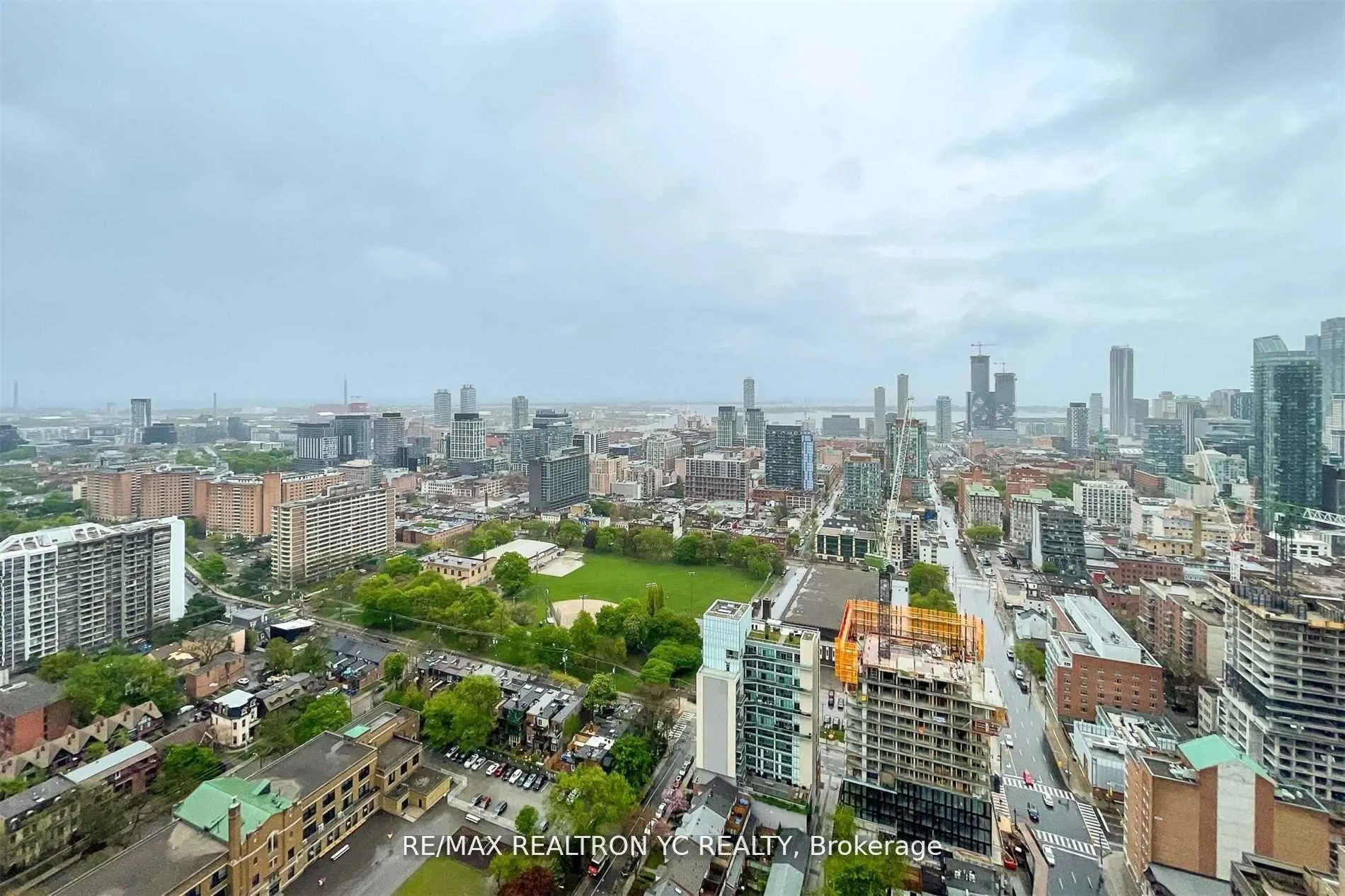 181 Dundas Street E #4007