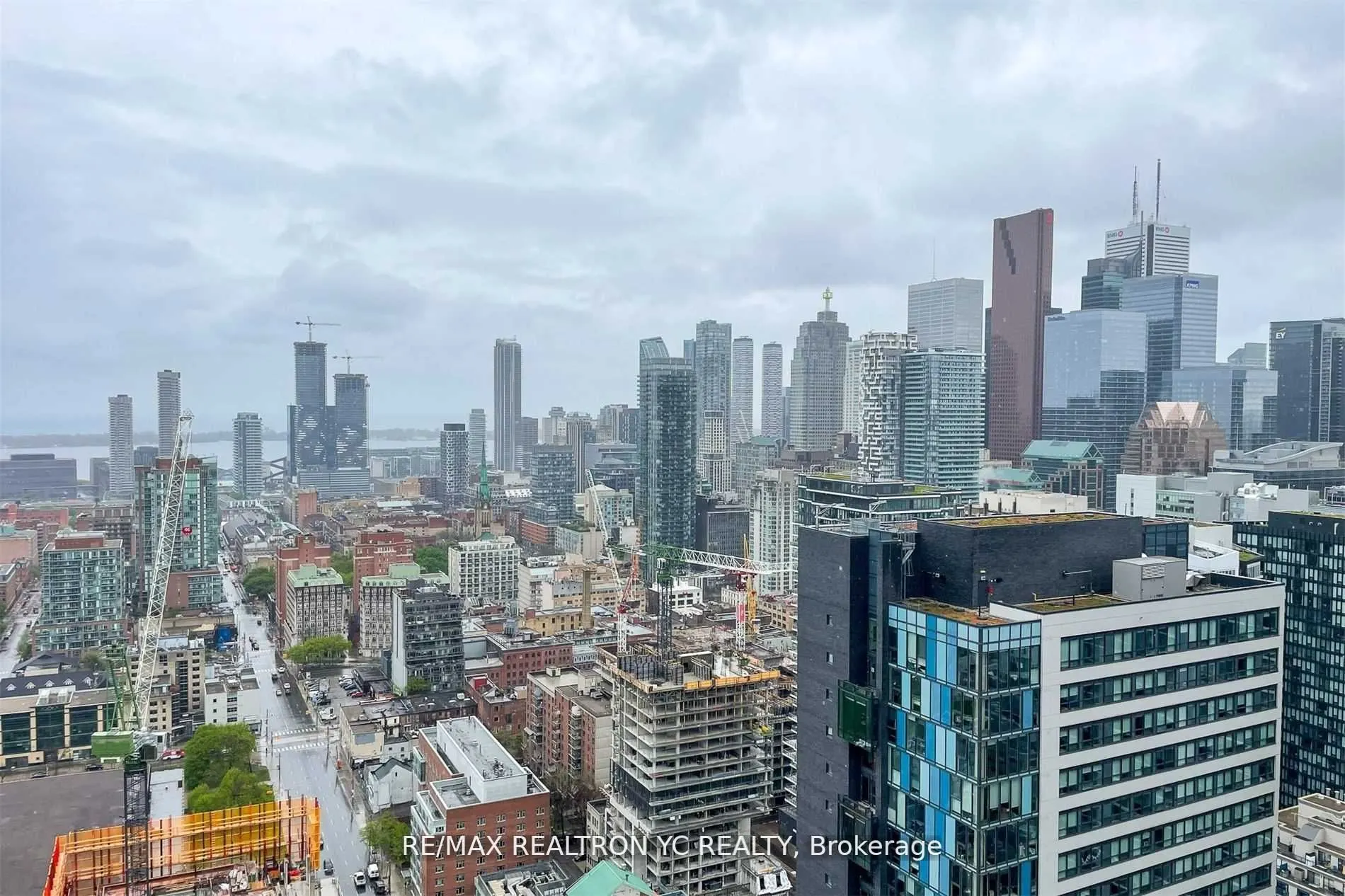 181 Dundas Street E #4007