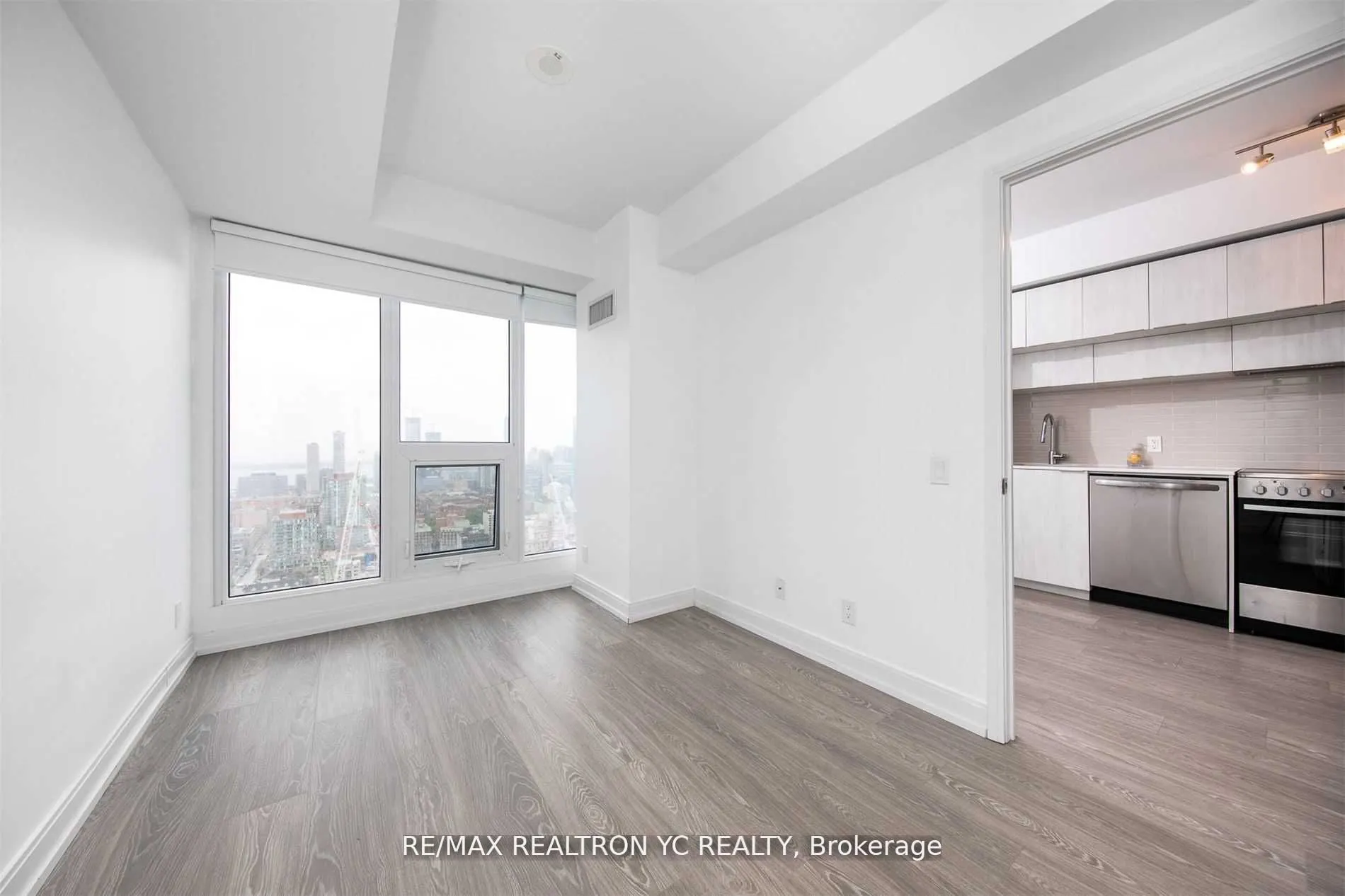 181 Dundas Street E #4007