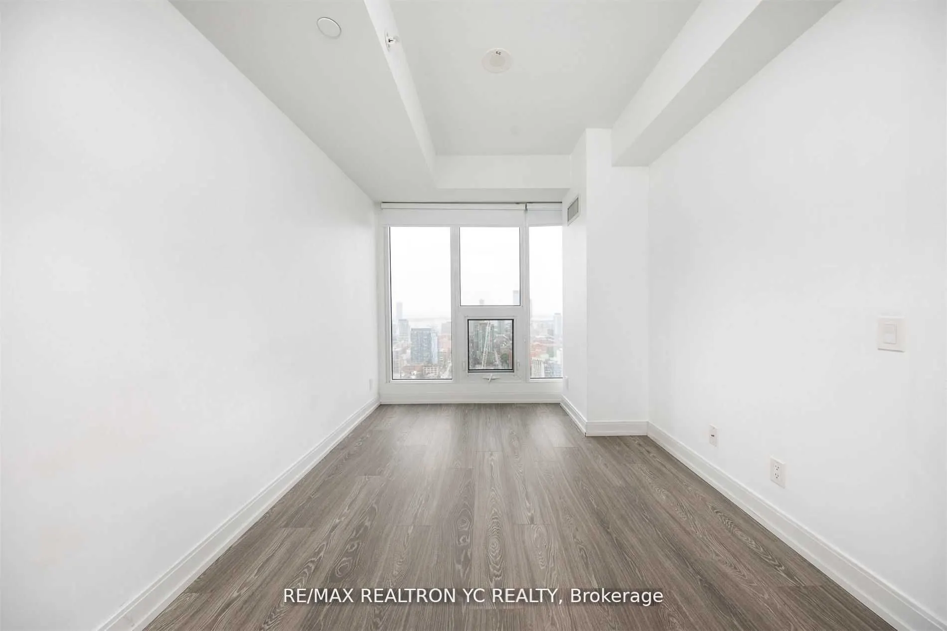 181 Dundas Street E #4007