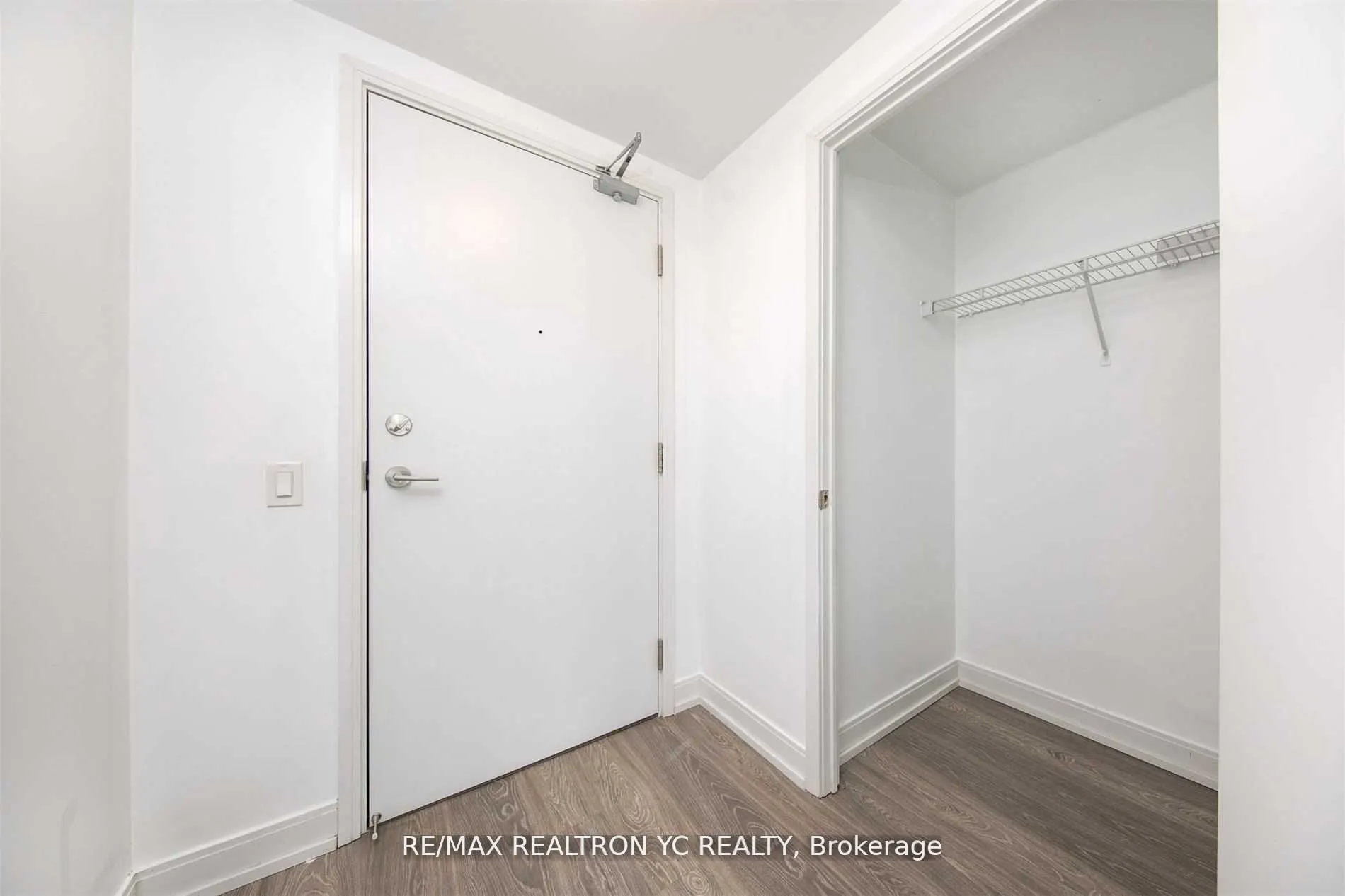 181 Dundas Street E #4007