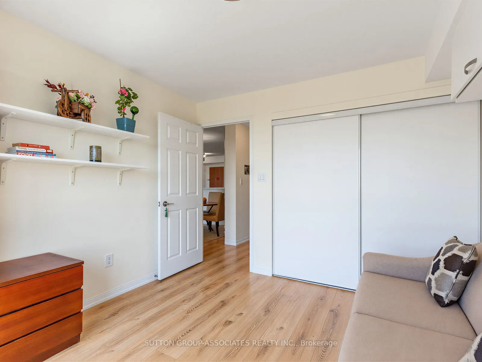 23 Lorraine Drive #1706