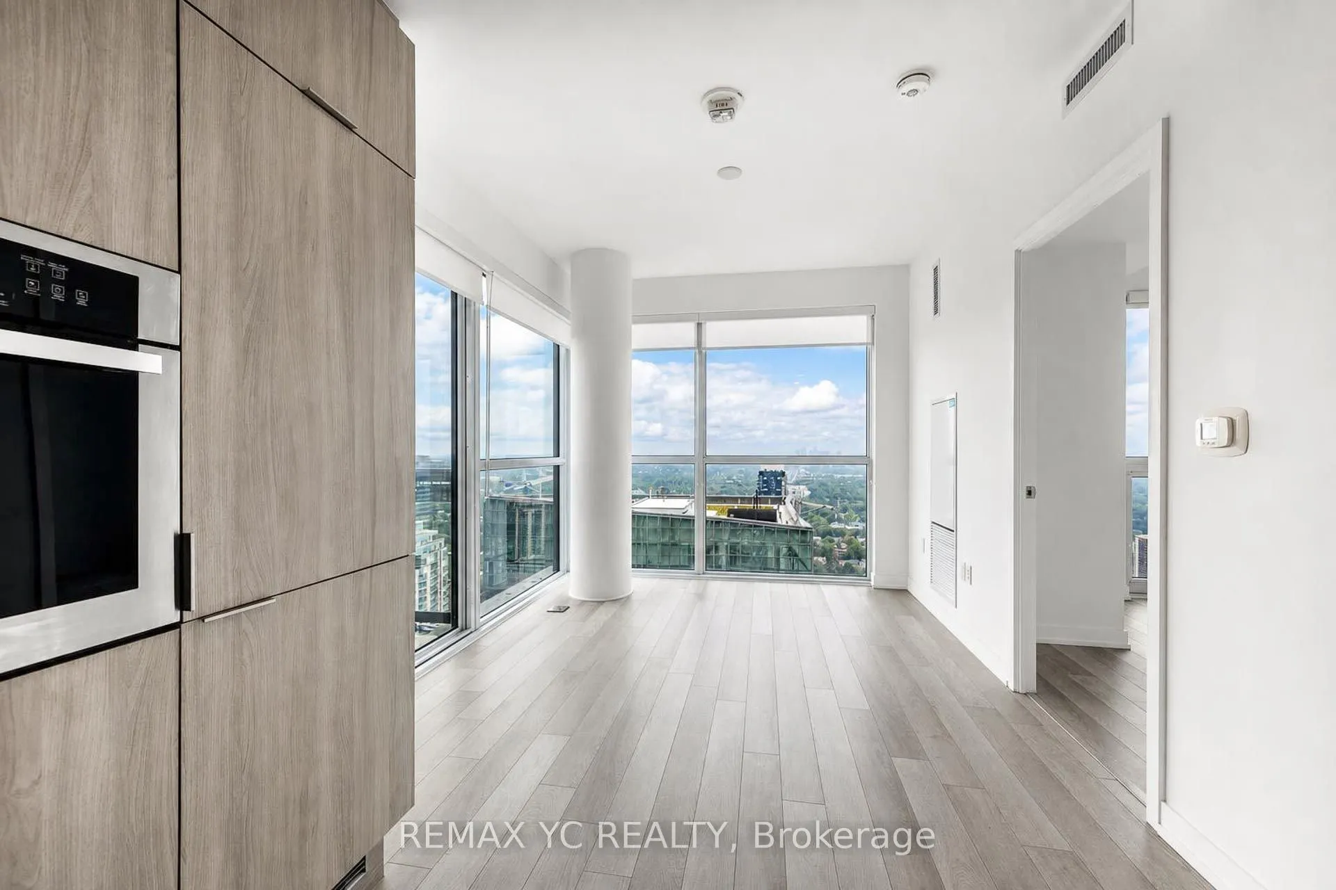 39 Roehampton Avenue #3708