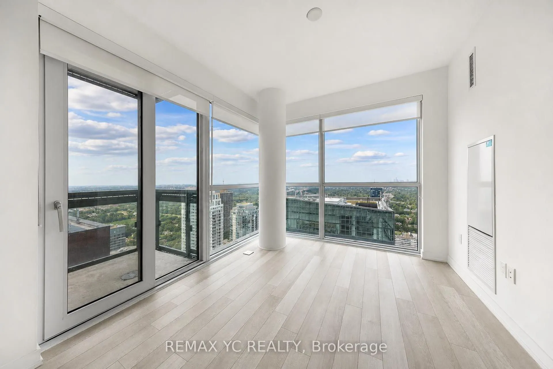 39 Roehampton Avenue #3708