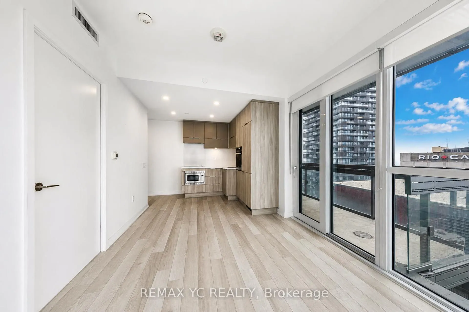 39 Roehampton Avenue #3708