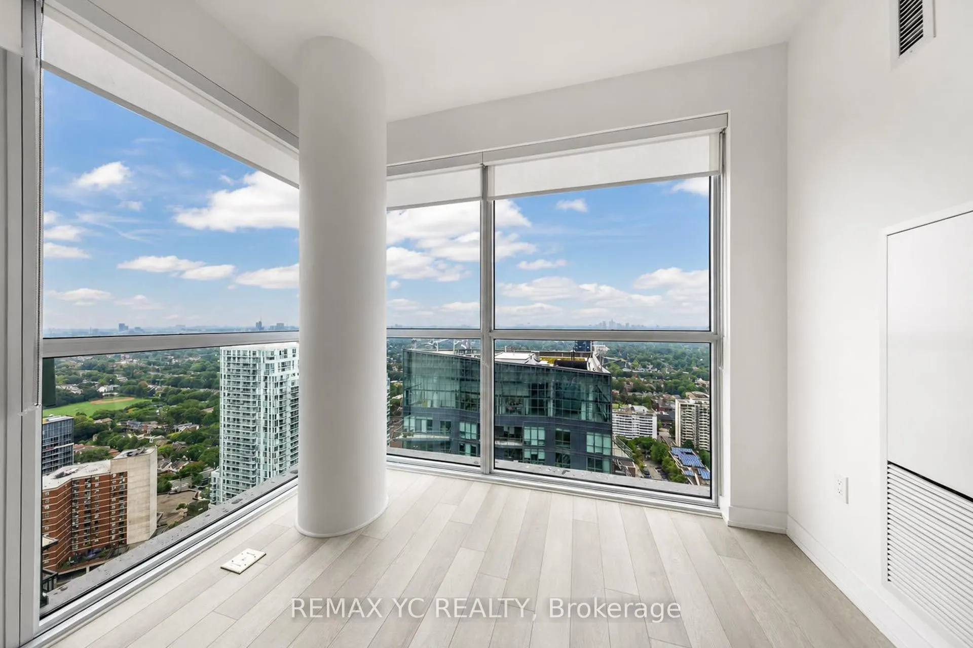39 Roehampton Avenue #3708