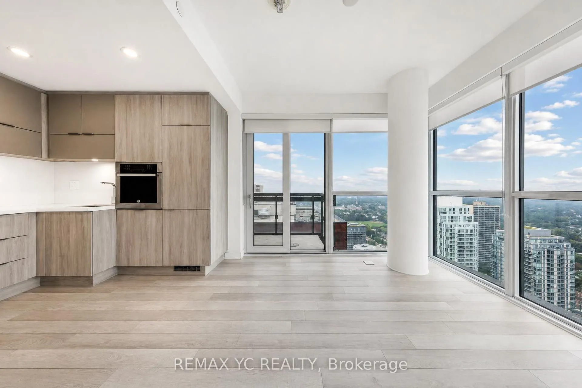 39 Roehampton Avenue #3708