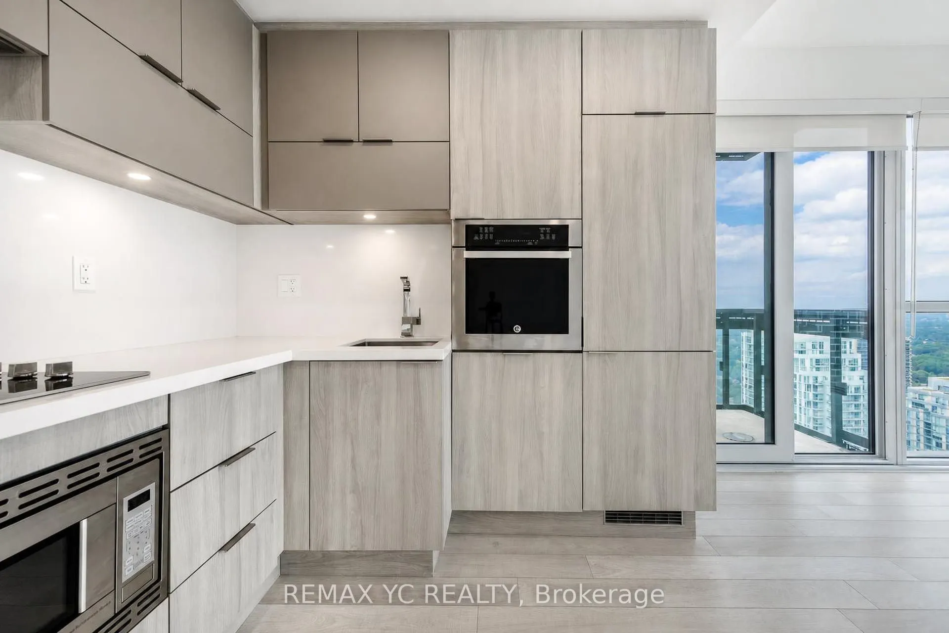 39 Roehampton Avenue #3708