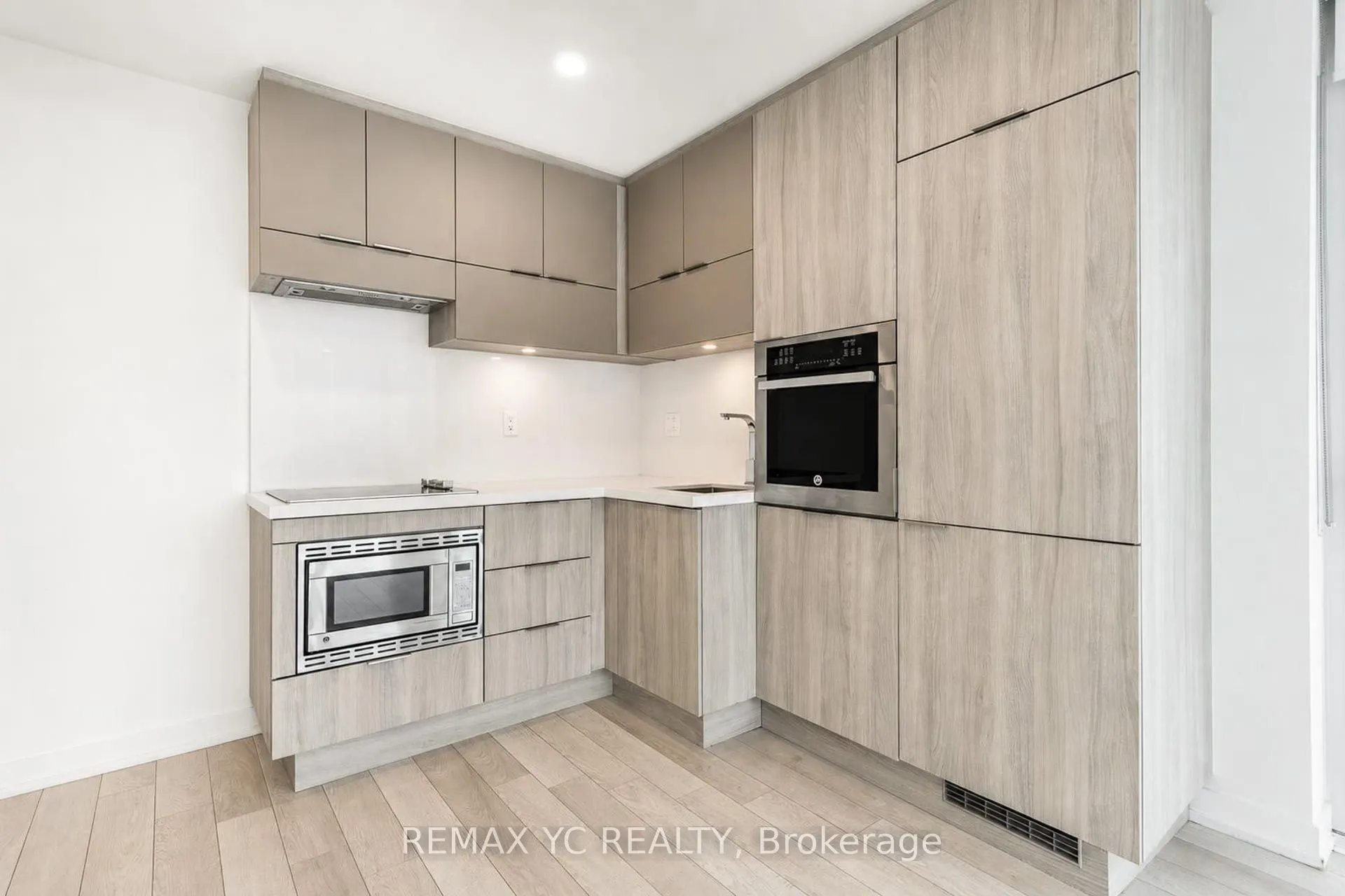 39 Roehampton Avenue #3708