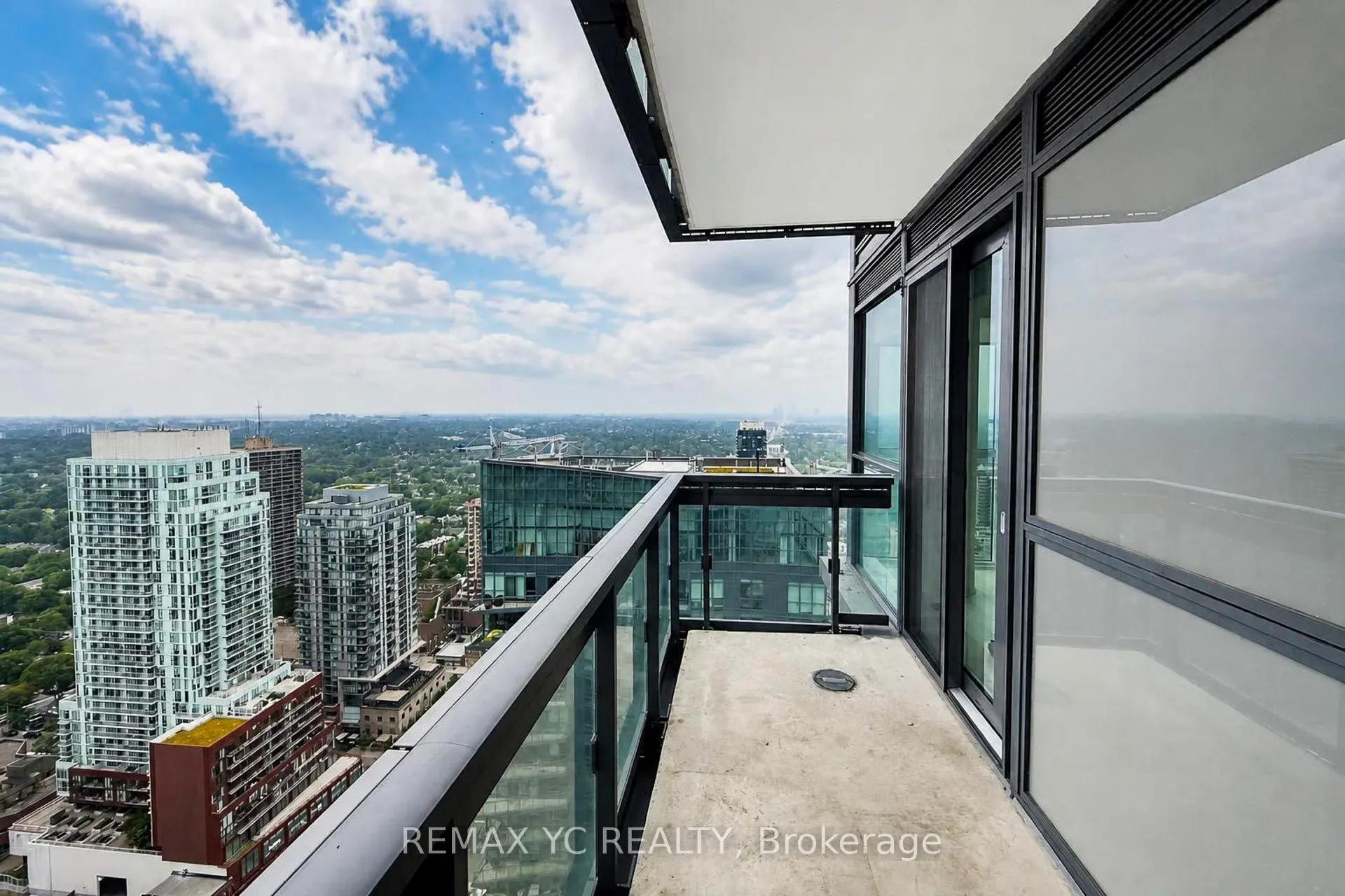 39 Roehampton Avenue #3708