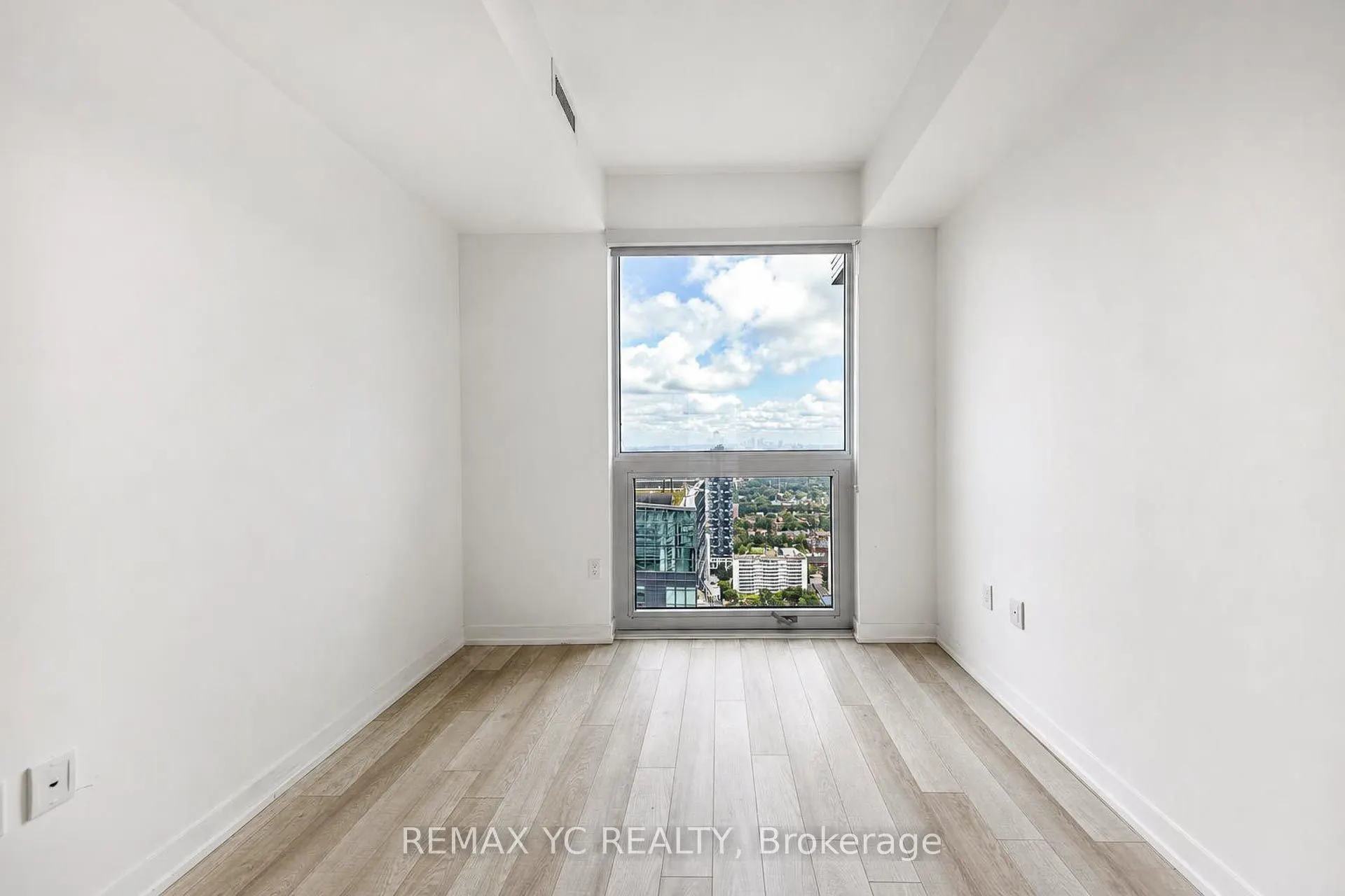 39 Roehampton Avenue #3708