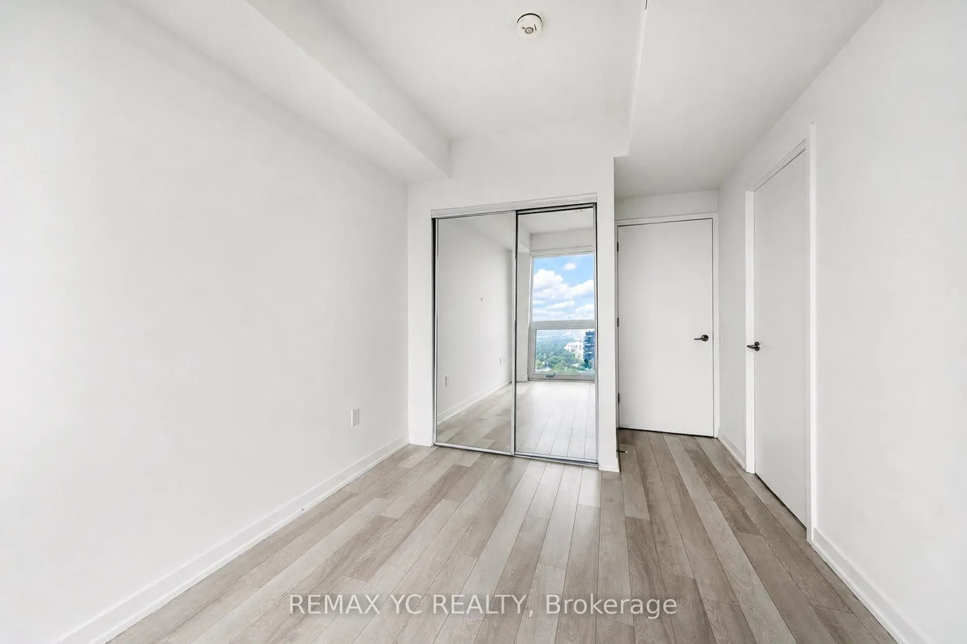 39 Roehampton Avenue #3708
