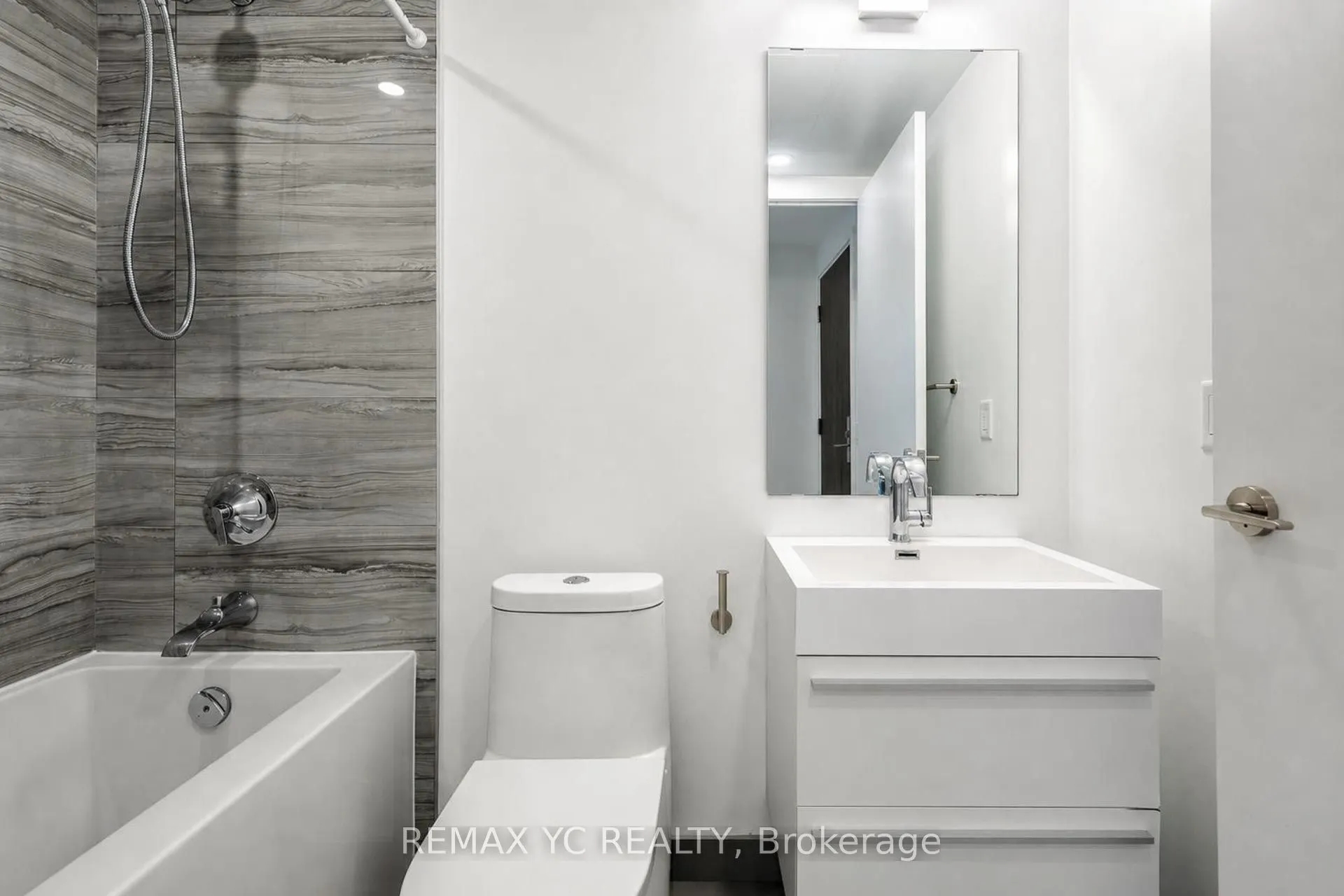 39 Roehampton Avenue #3708